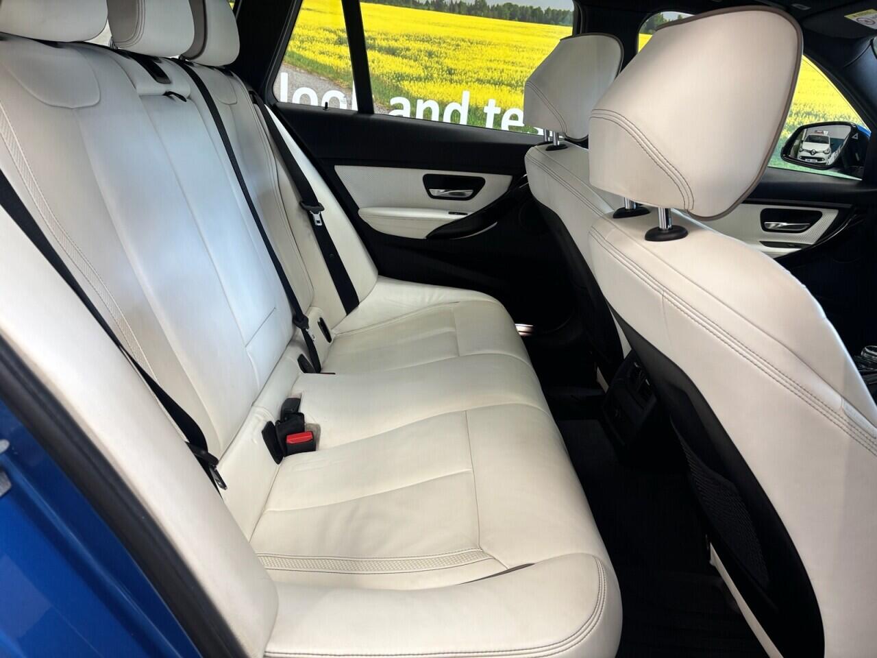 BMW 3 Series view 21