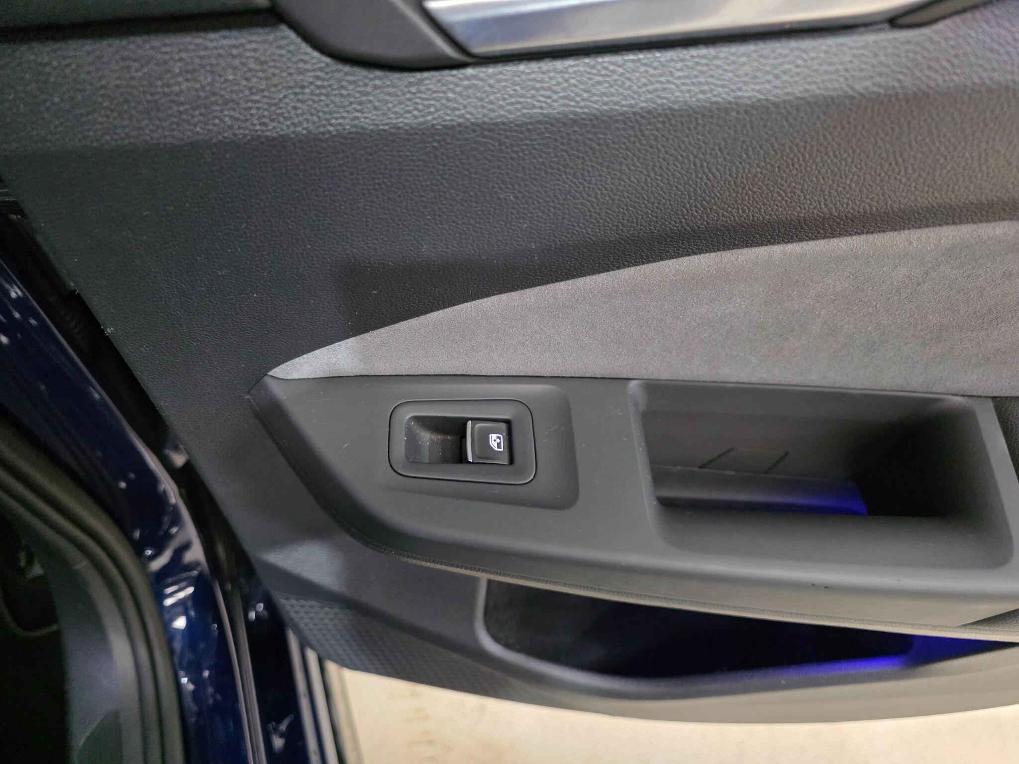 Volkswagen Golf view 20