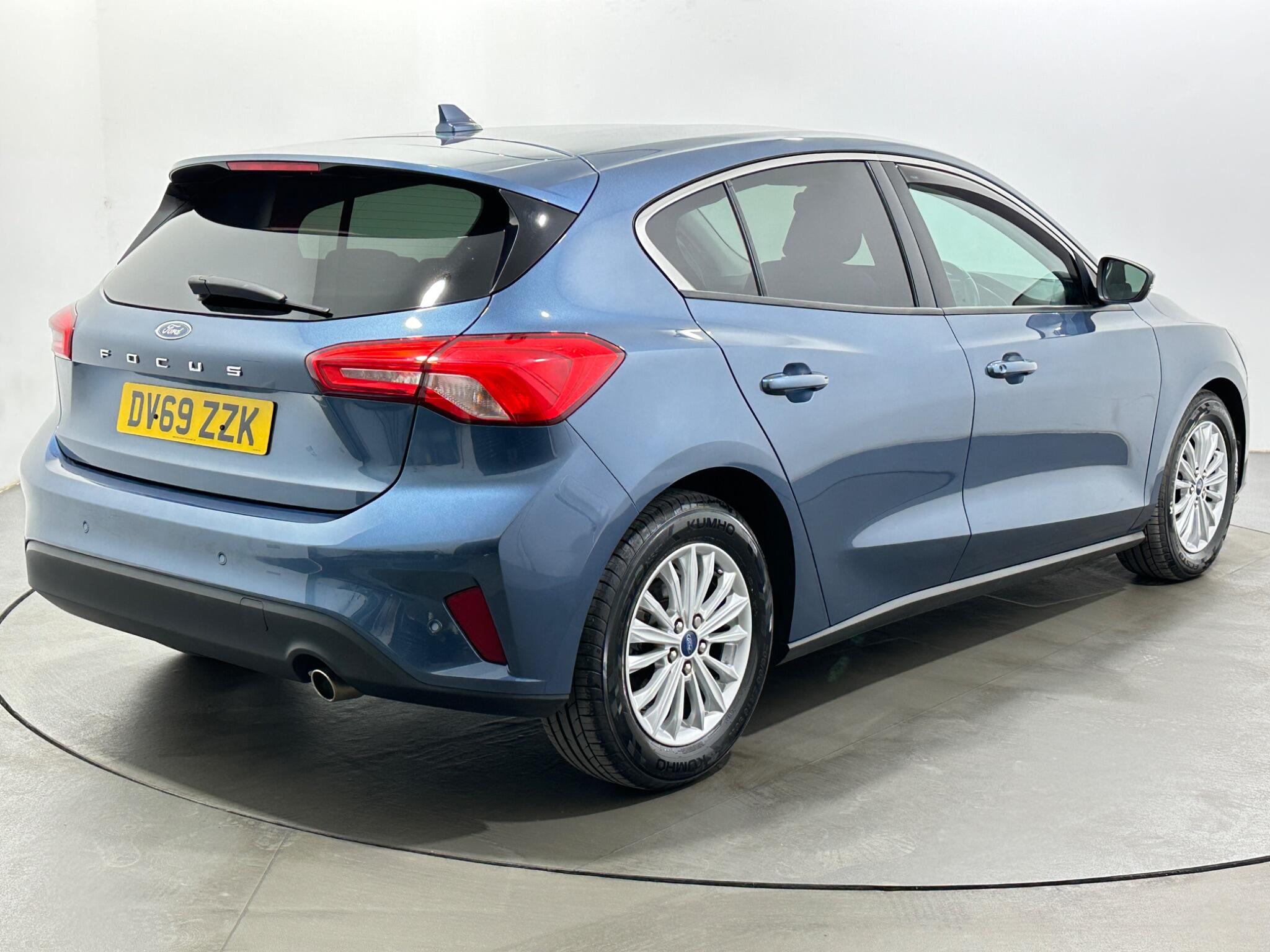 Ford Focus view 8