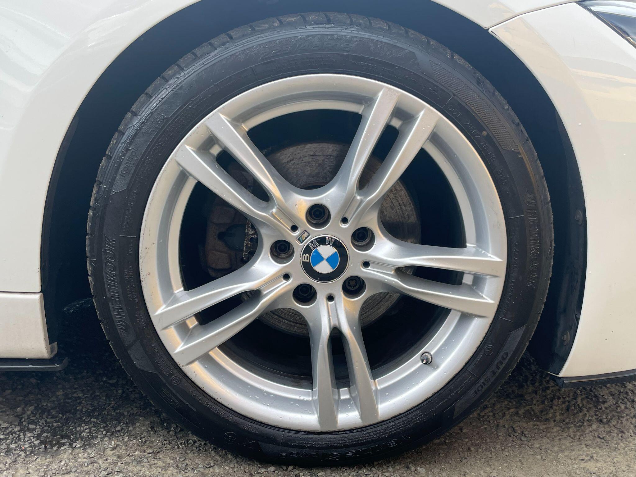 BMW 3 Series view 16