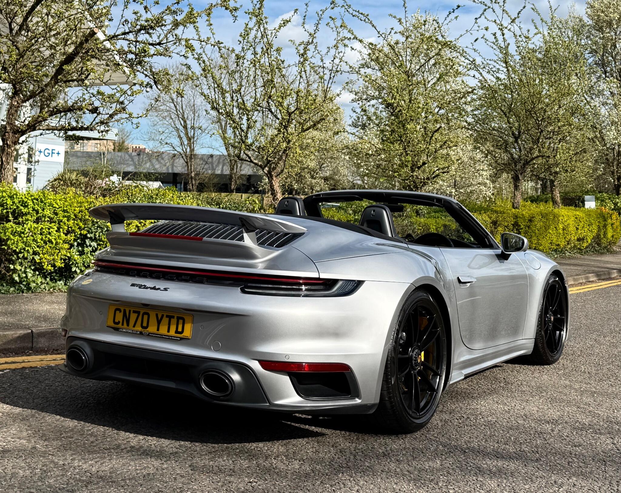 Porsche 911 view 3