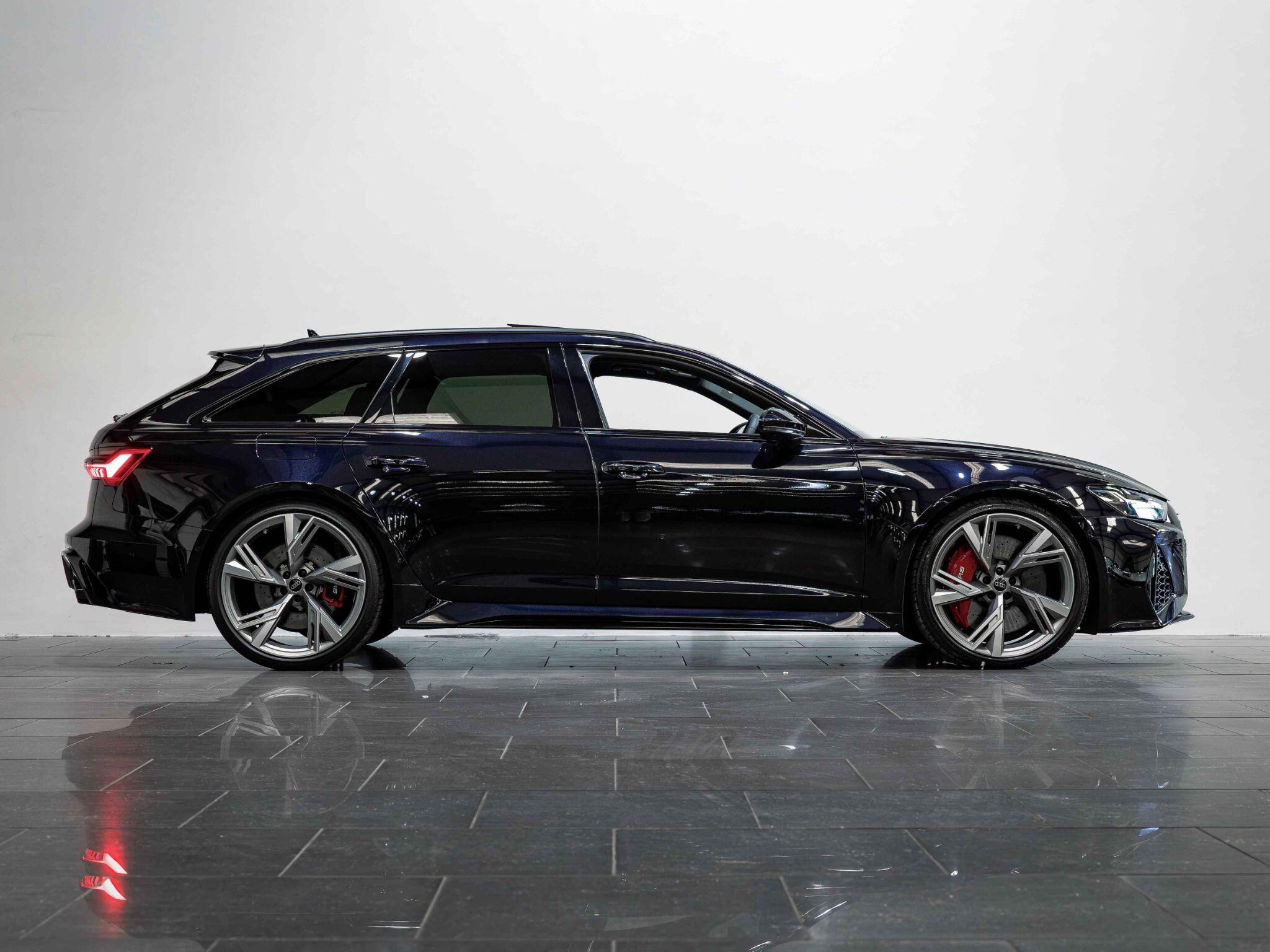 Audi RS6 Avant view 6