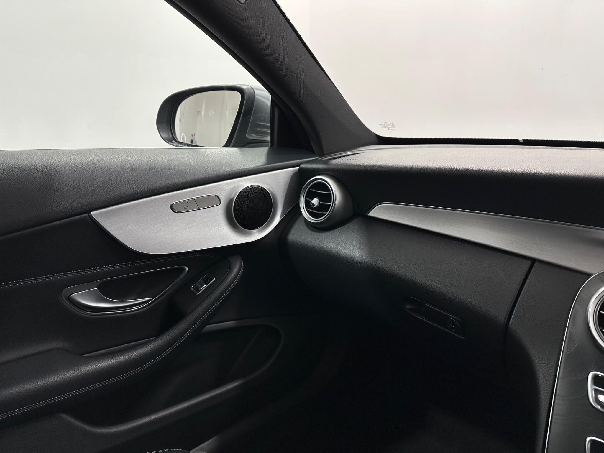 Mercedes-Benz C Class view 28