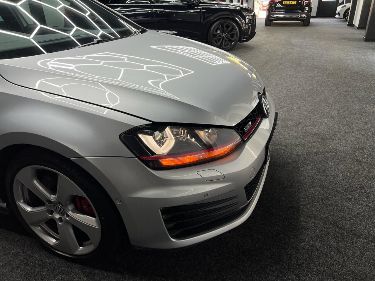 Volkswagen Golf view 19