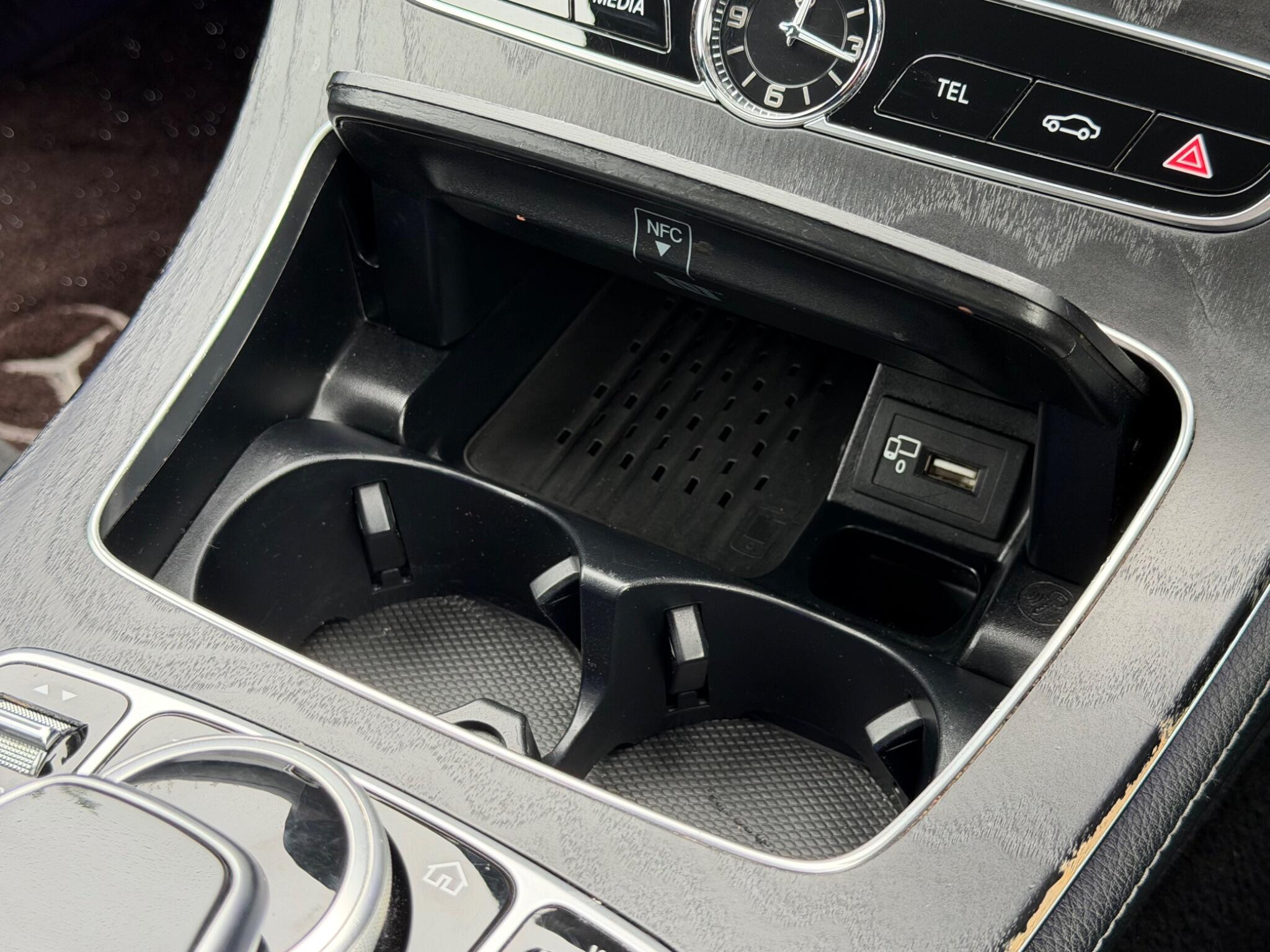 Mercedes-Benz E-Class view 37