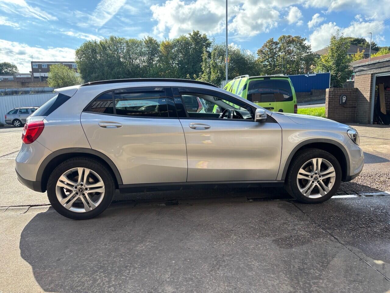 Mercedes-Benz Gla view 8