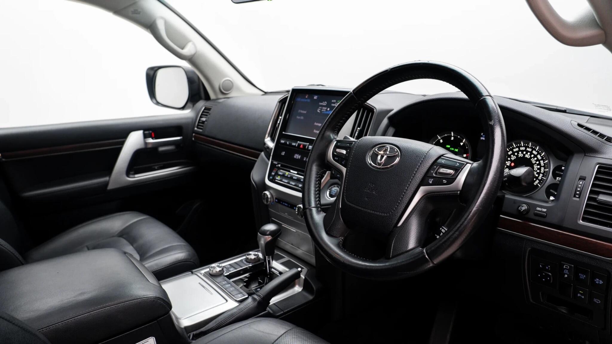 Toyota Land Cruiser view 10