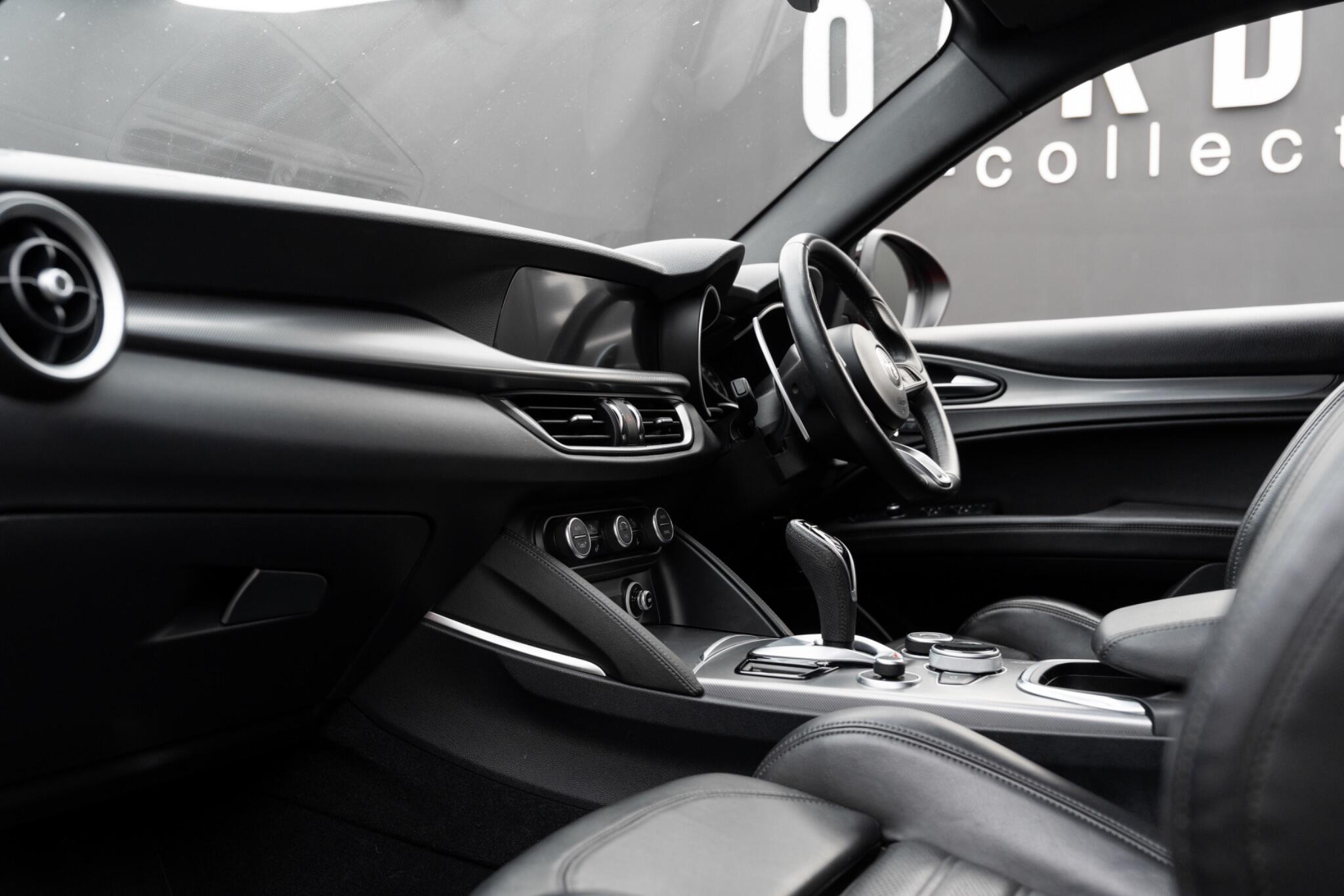 Alfa Romeo Stelvio view 44