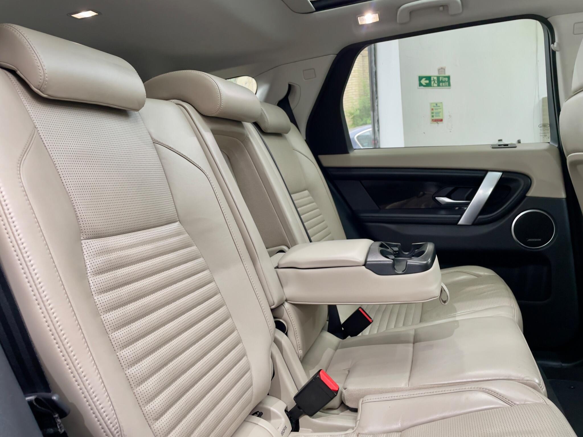 Land Rover Discovery Sport view 8