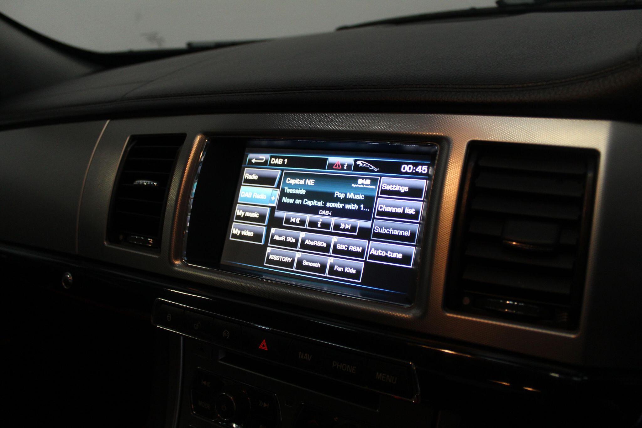 Jaguar XF view 36