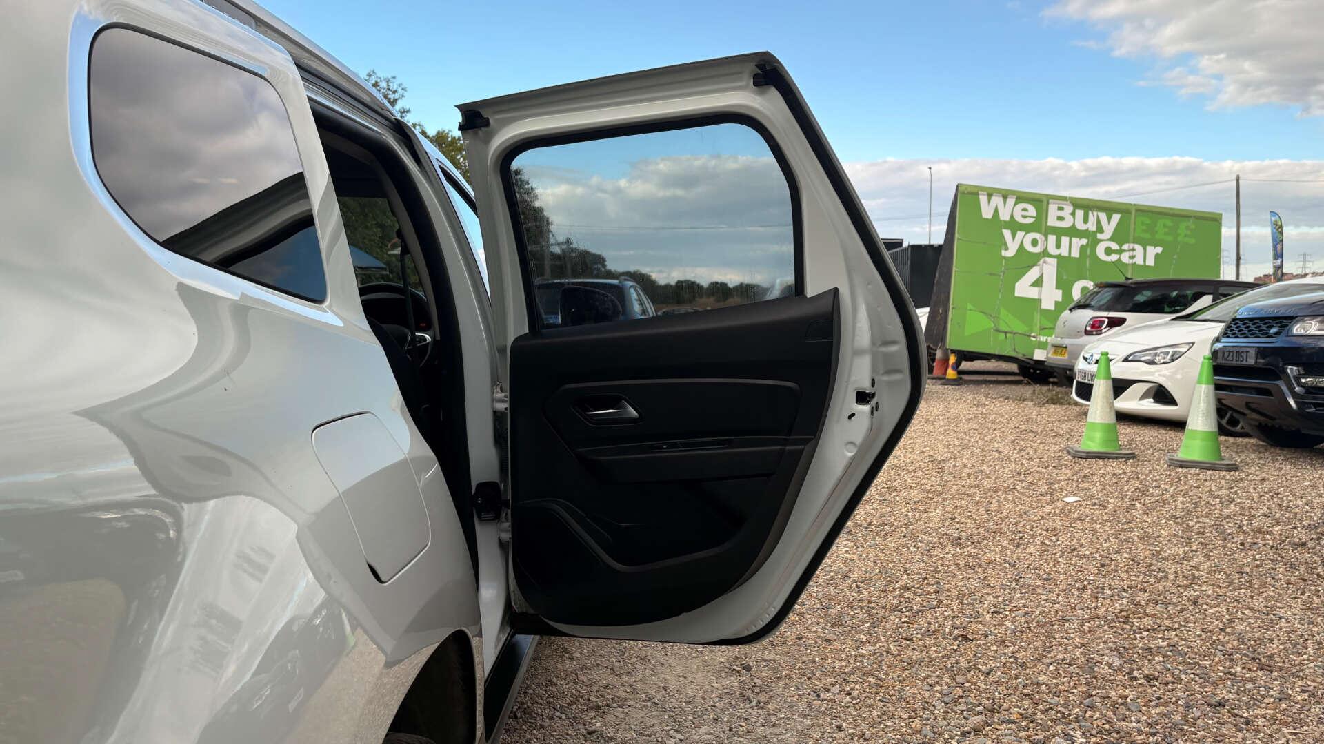 Dacia Duster view 42