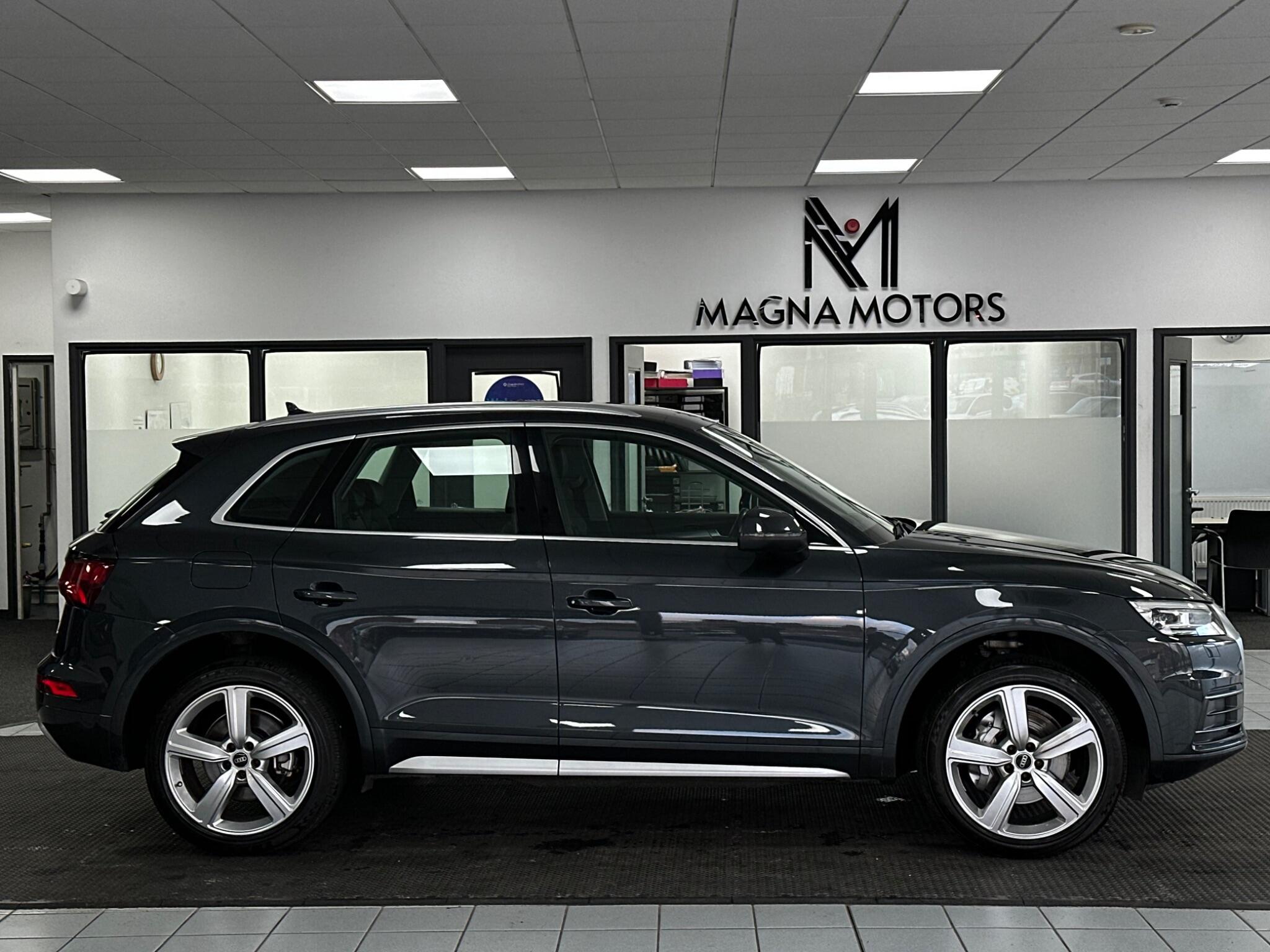 Audi Q5 view 3