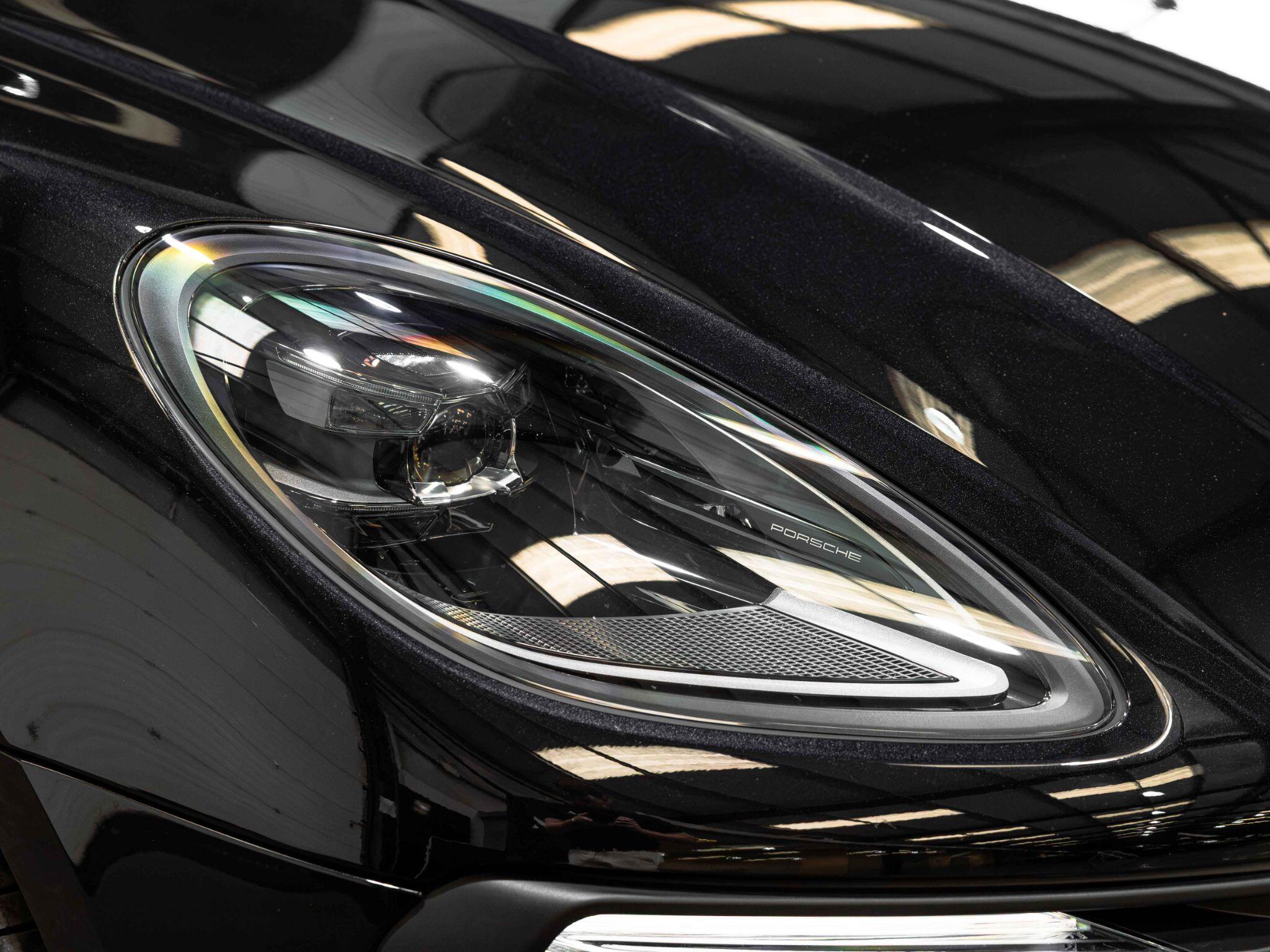 Porsche Macan view 13