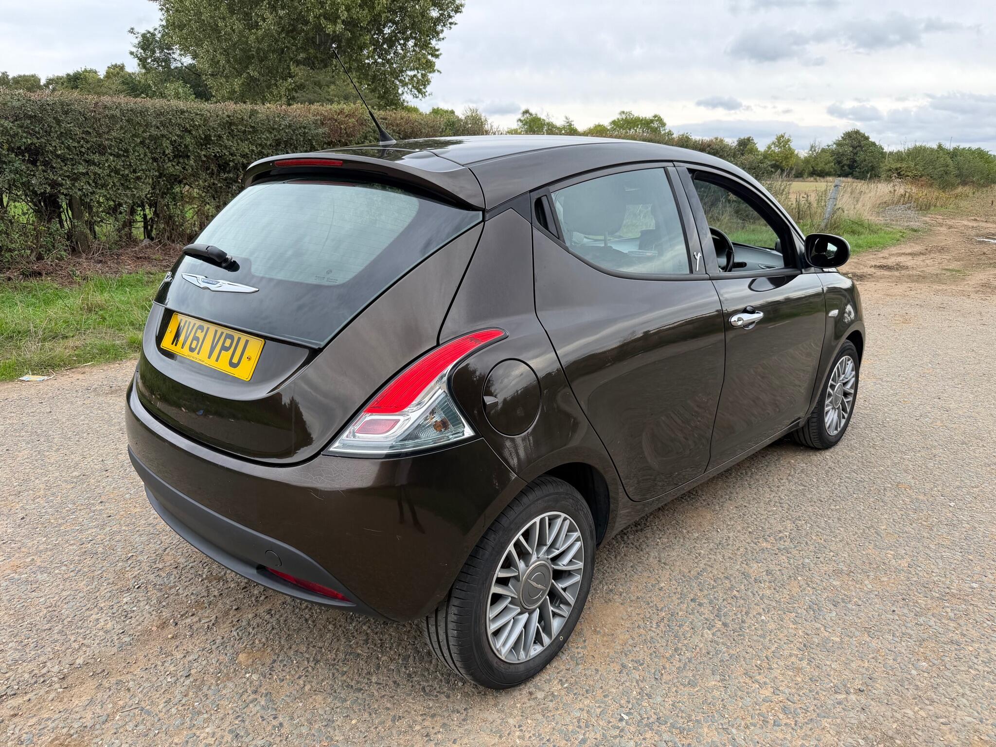Chrysler Ypsilon view 12