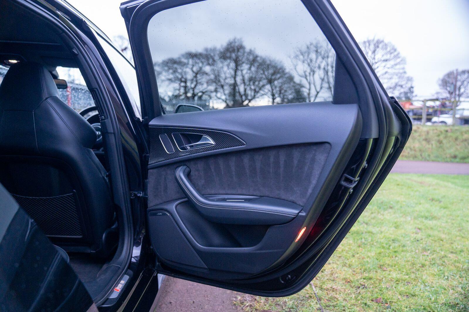 Audi RS6 Avant view 26