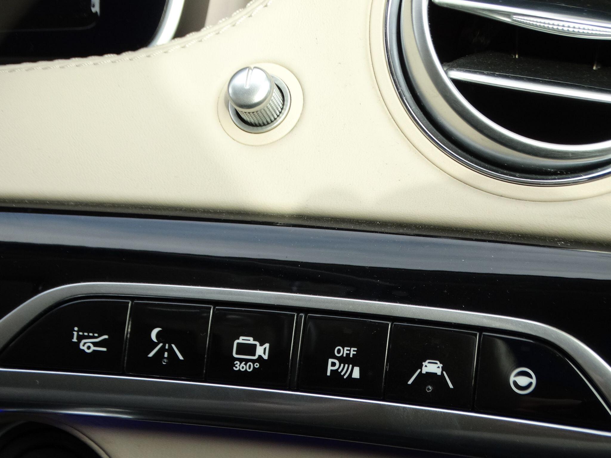 Mercedes-Benz Maybach S Class view 35
