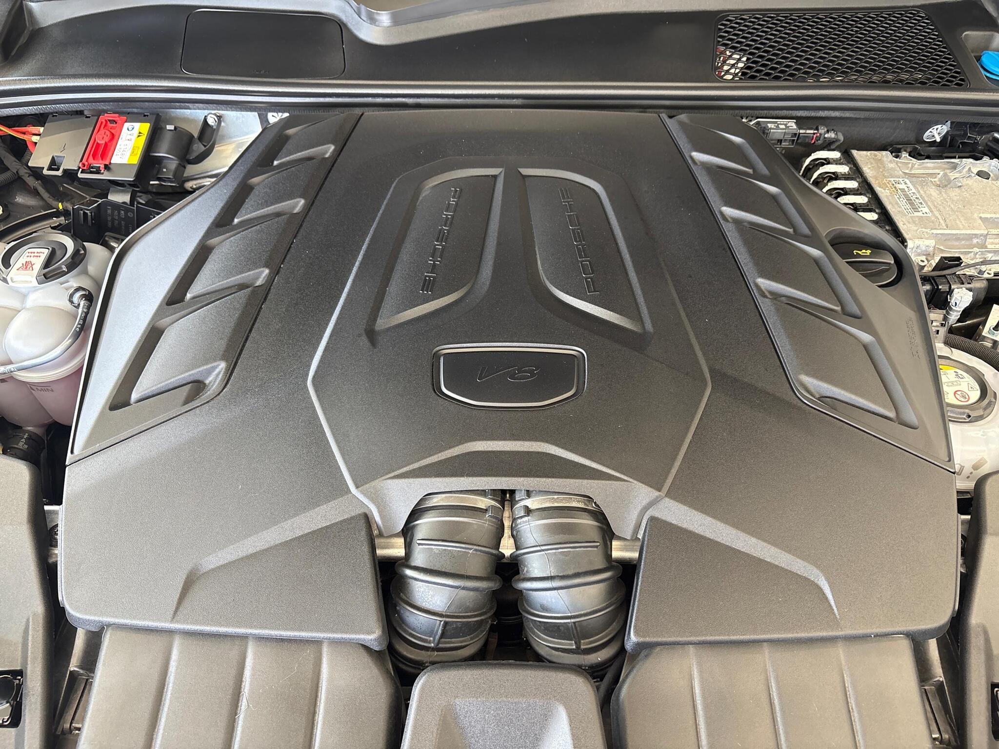 Porsche Cayenne view 52