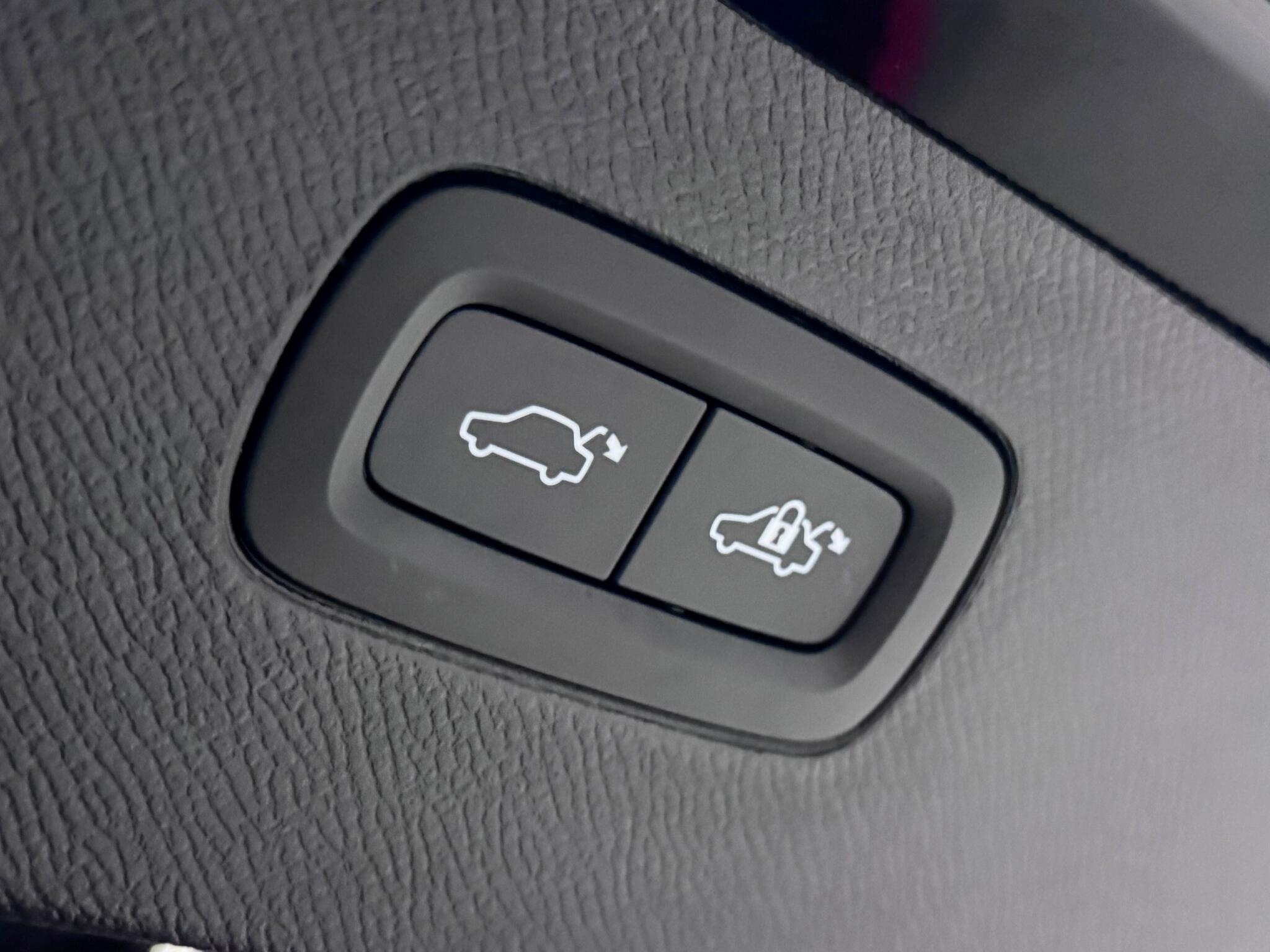 Volvo XC90 view 9