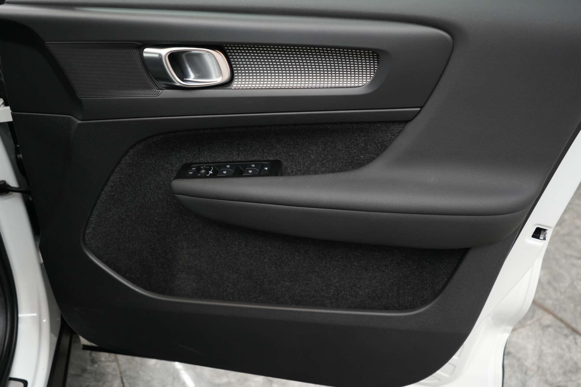 Volvo XC40 view 18