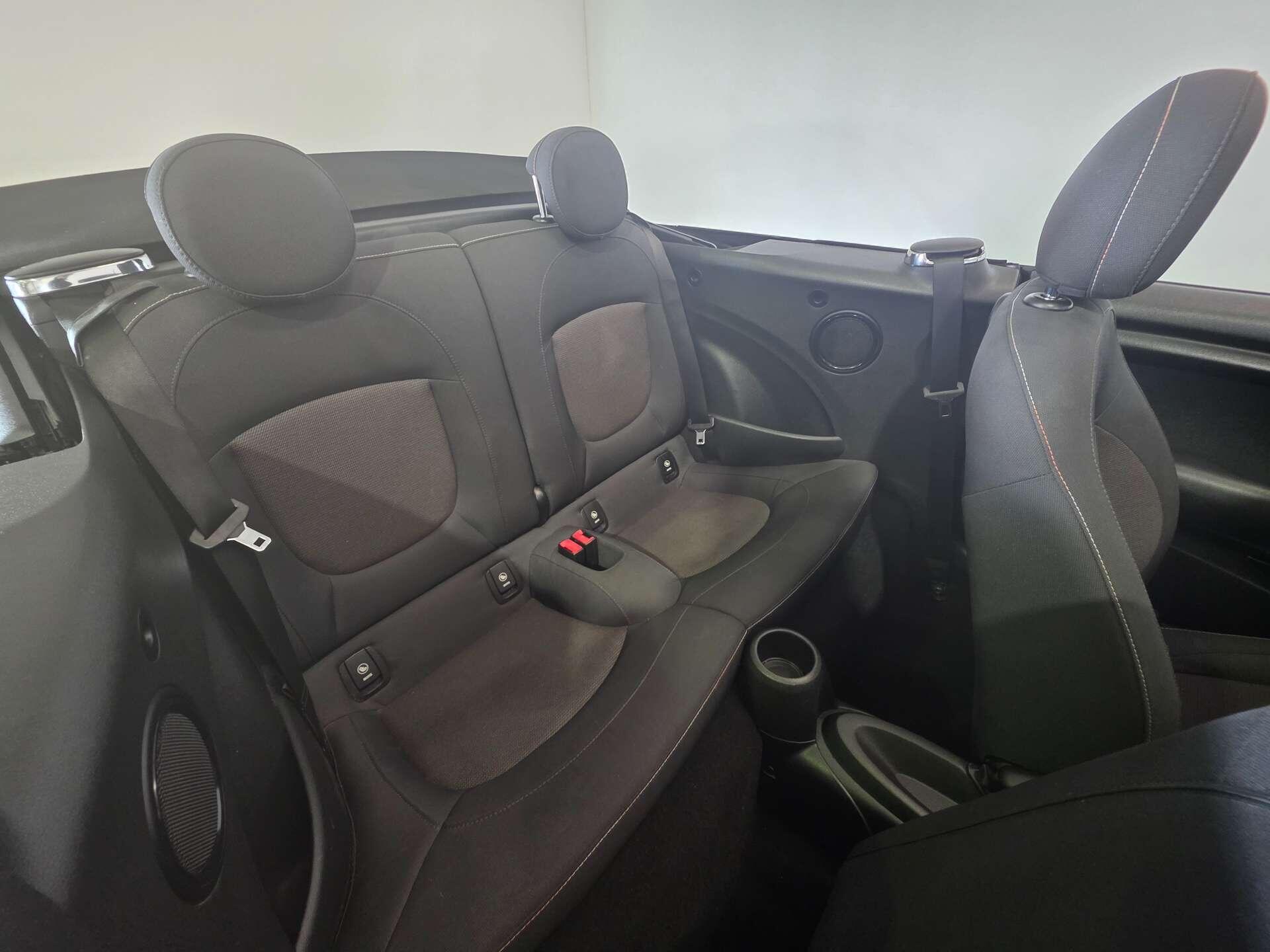 Mini Convertible view 44