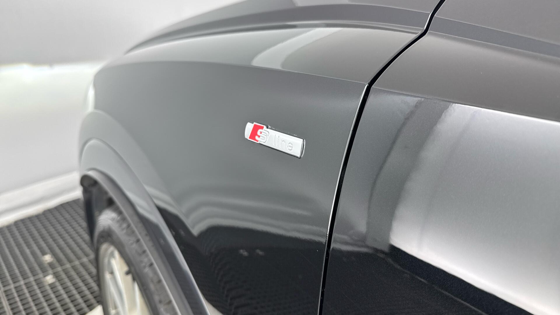 Audi Q3 view 29