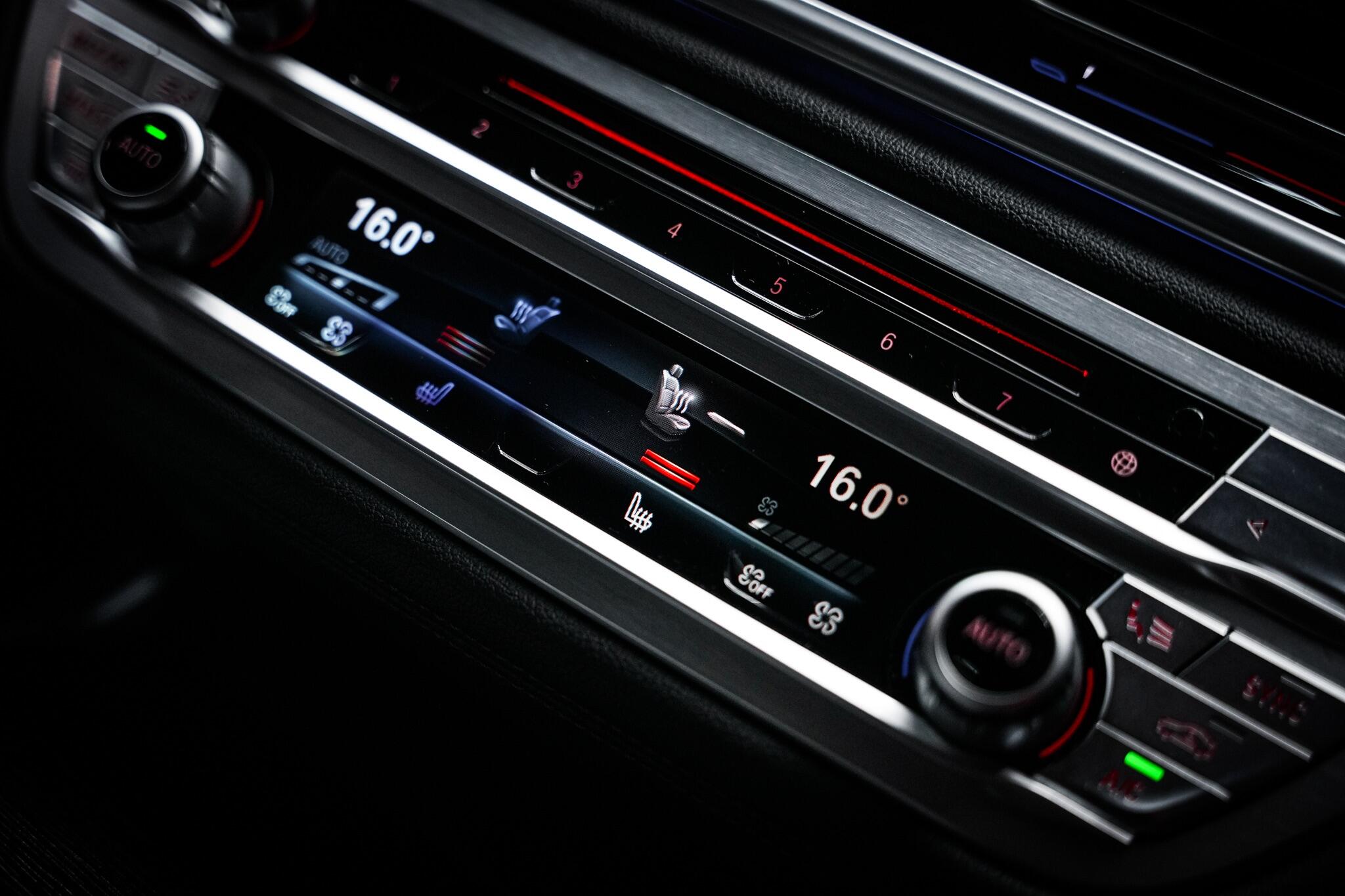 BMW 7 Series view 42