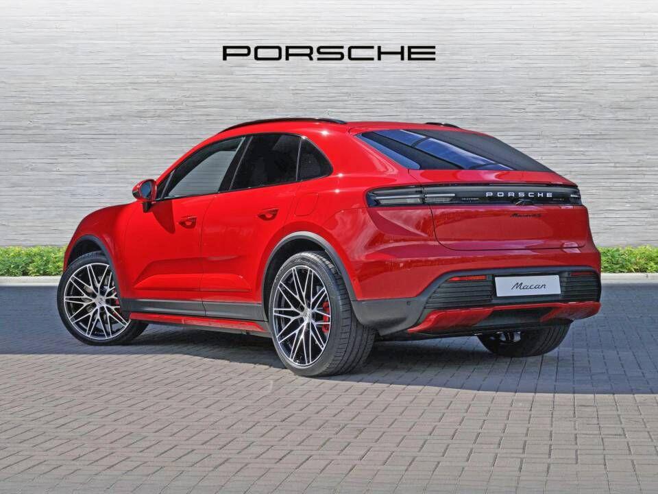 Porsche Macan view 2