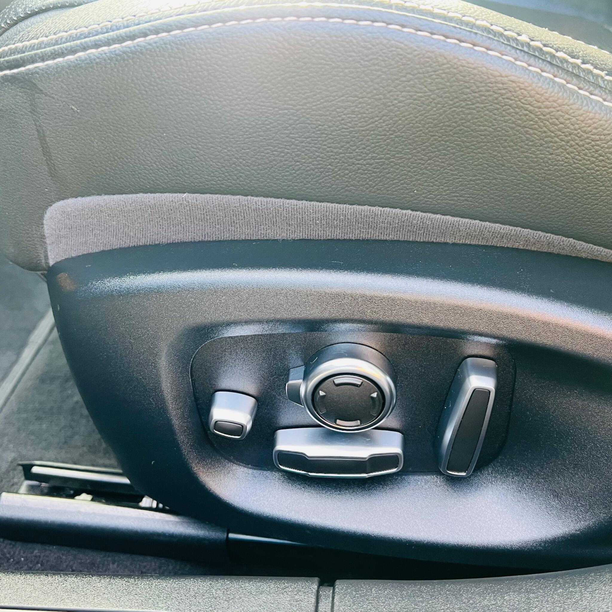 Jaguar XF view 29