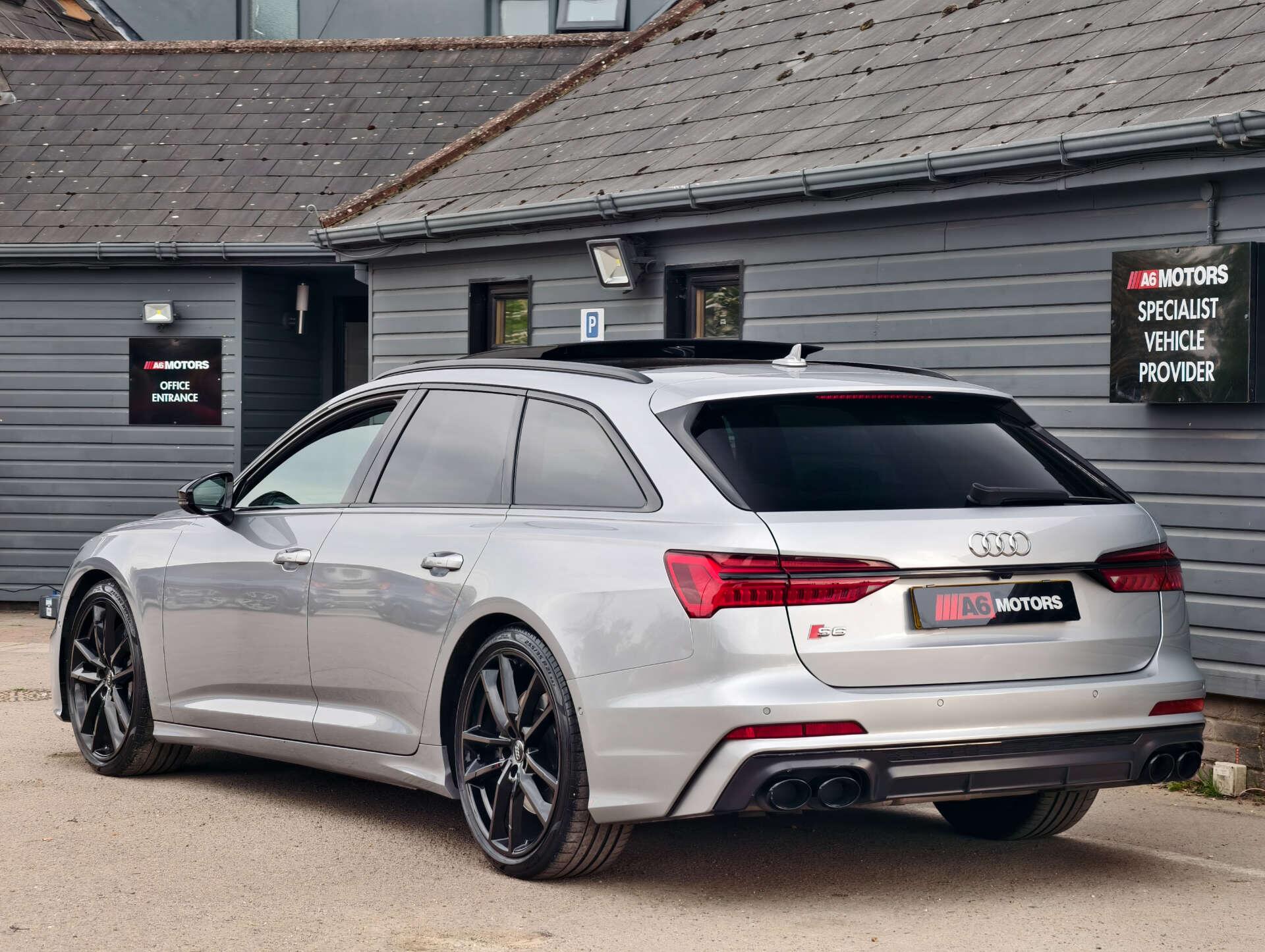 Audi S6 Avant view 17