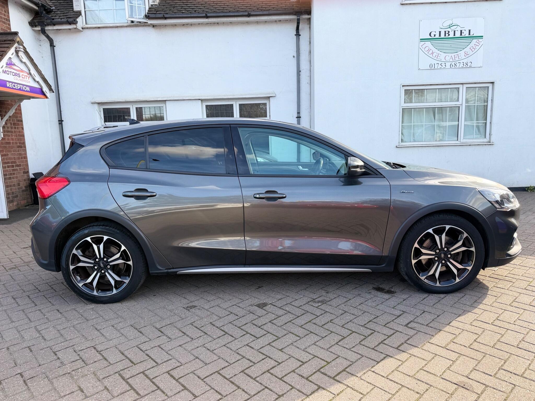 Ford Focus view 10
