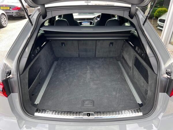 Audi RS6 Avant view 38