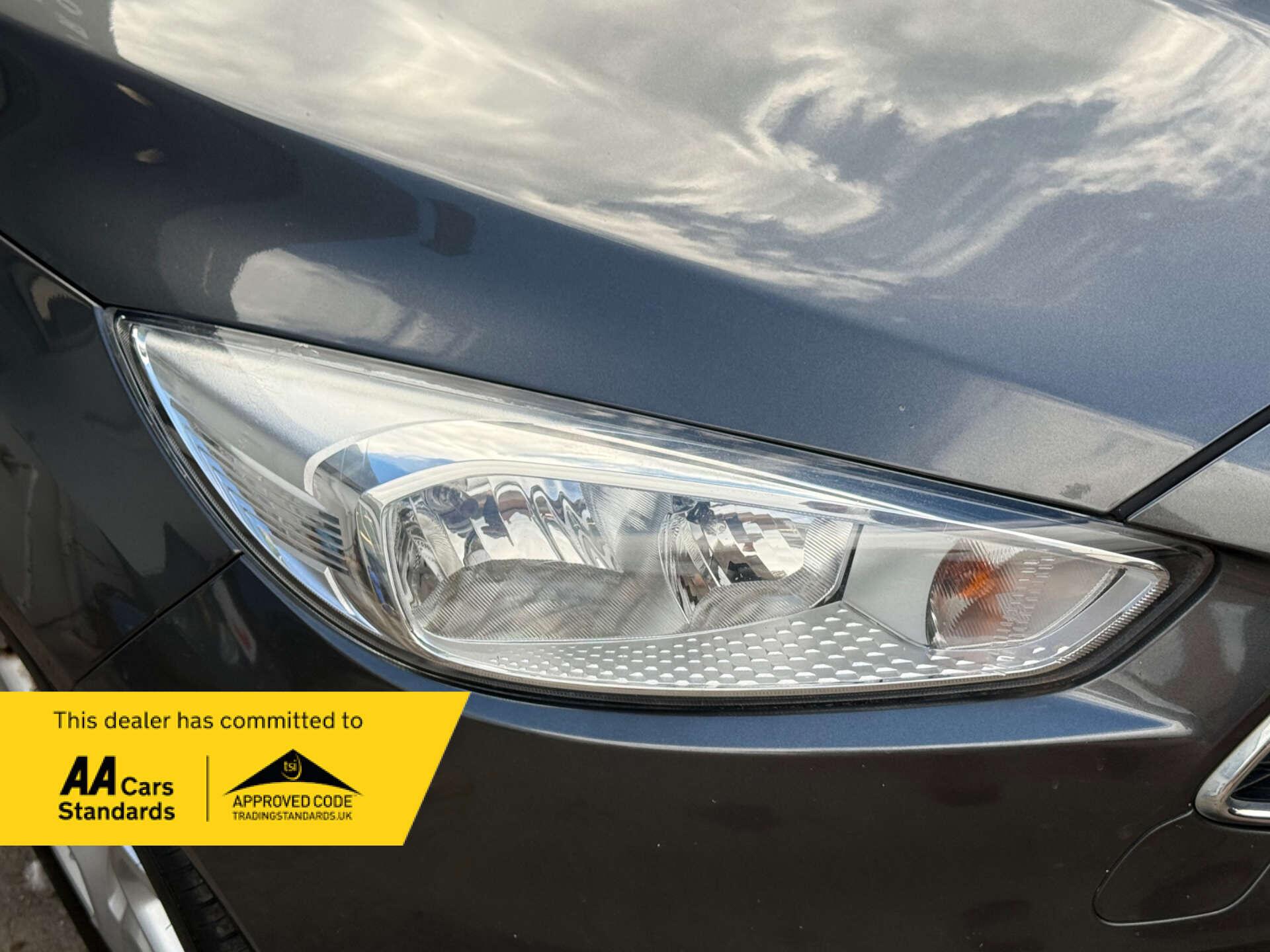 Ford Focus view 9