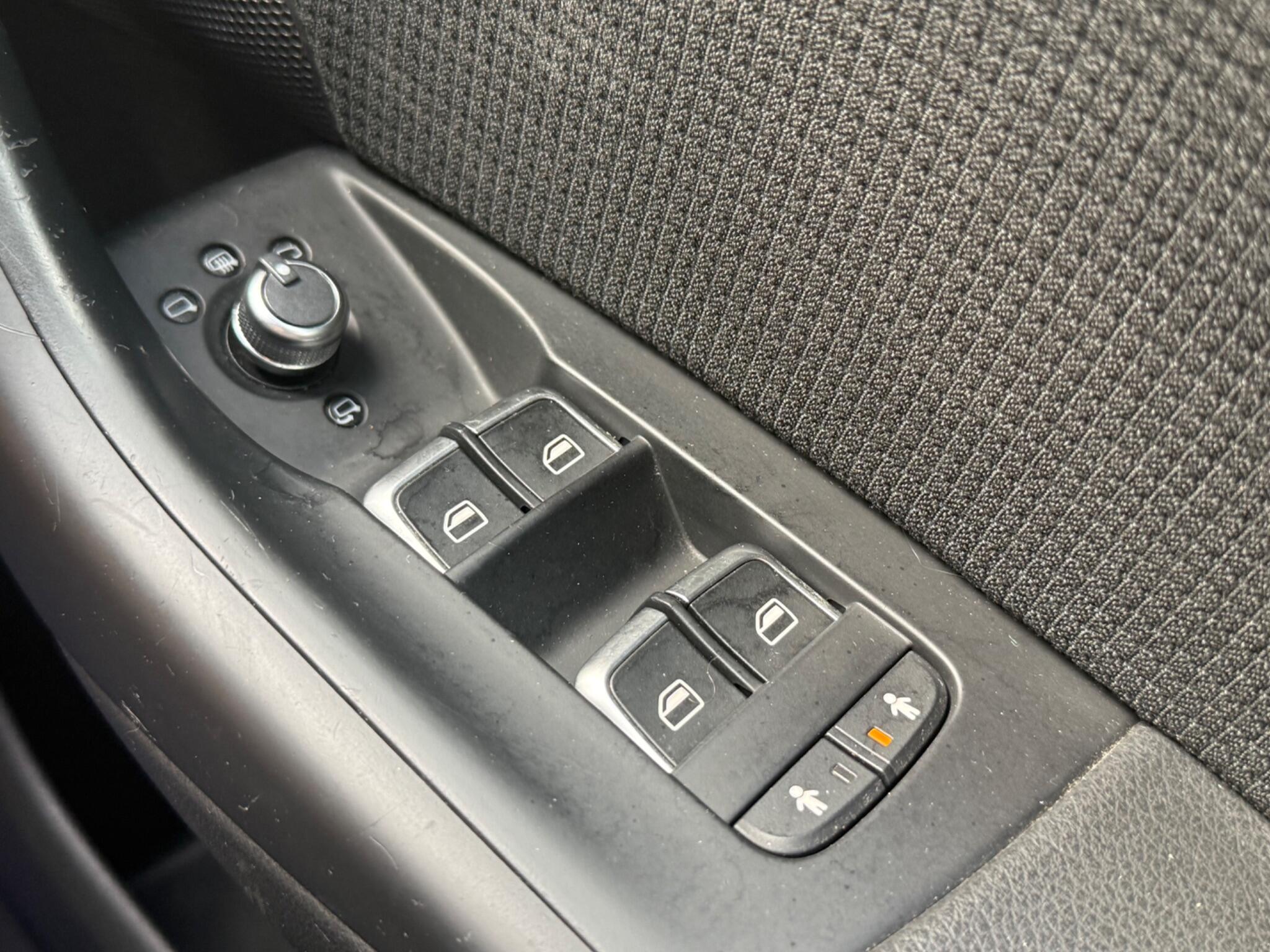 Audi Q3 view 33