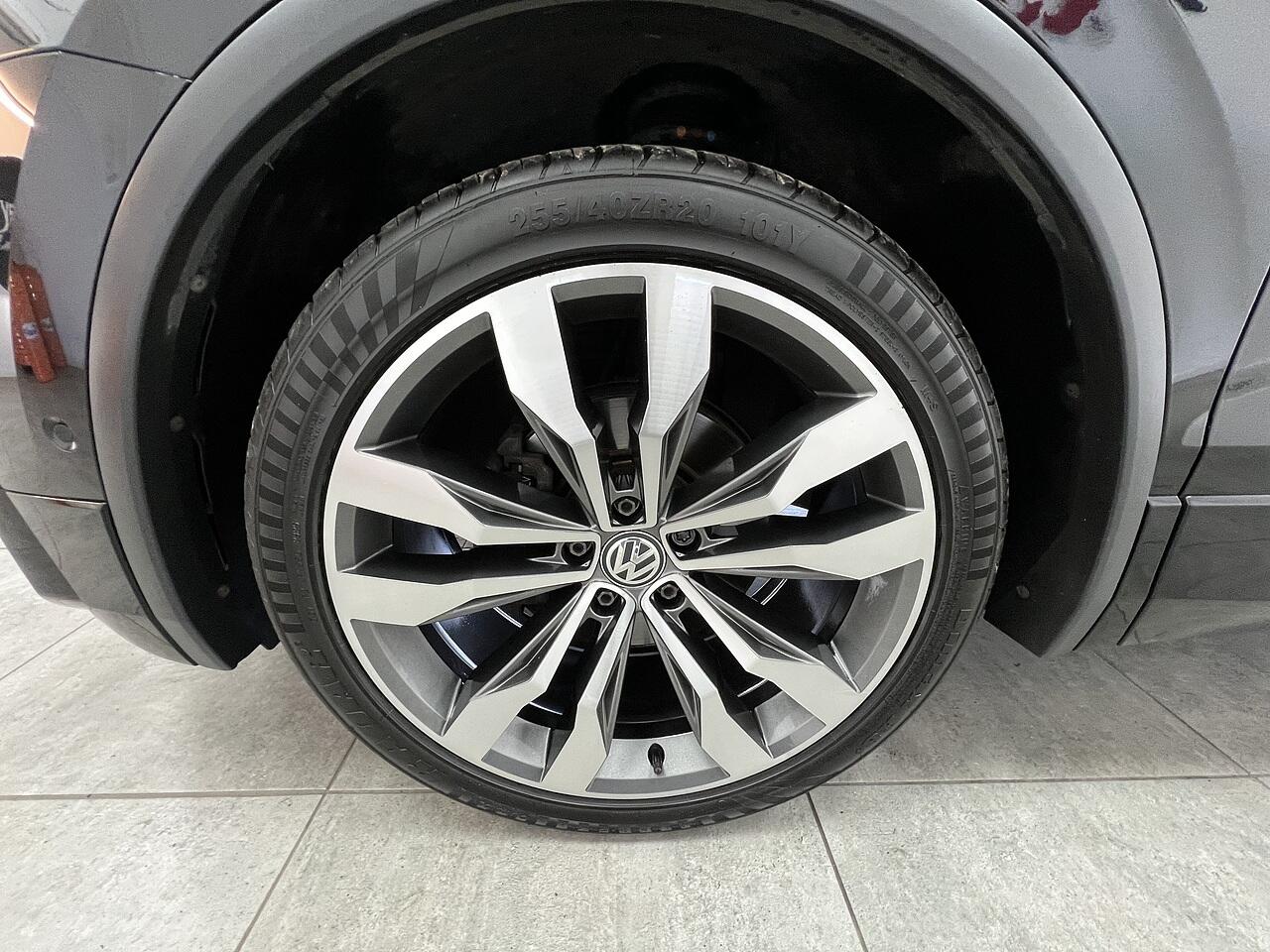 Volkswagen Tiguan view 20