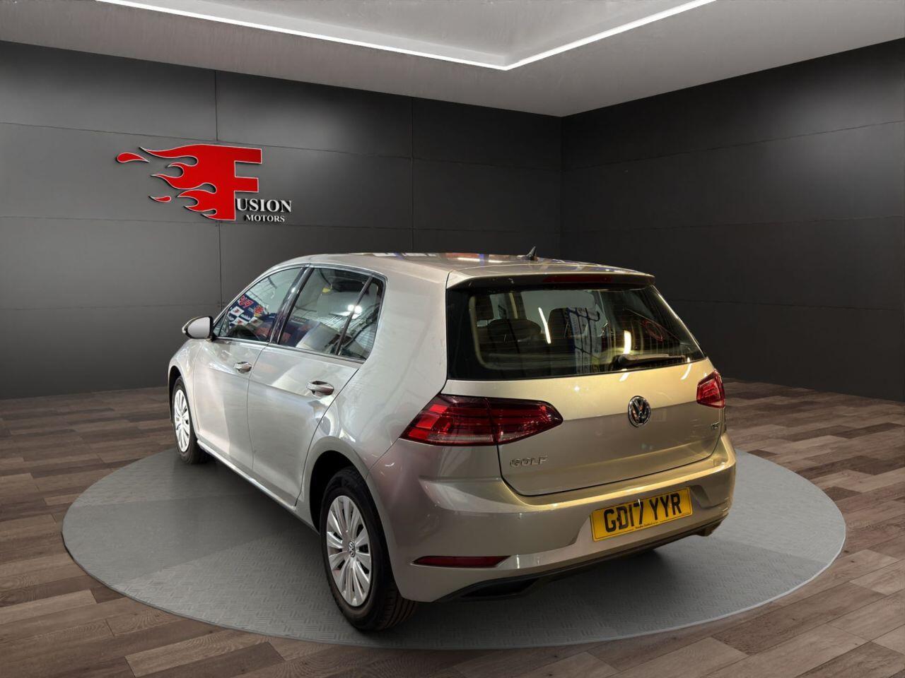 Volkswagen Golf view 5