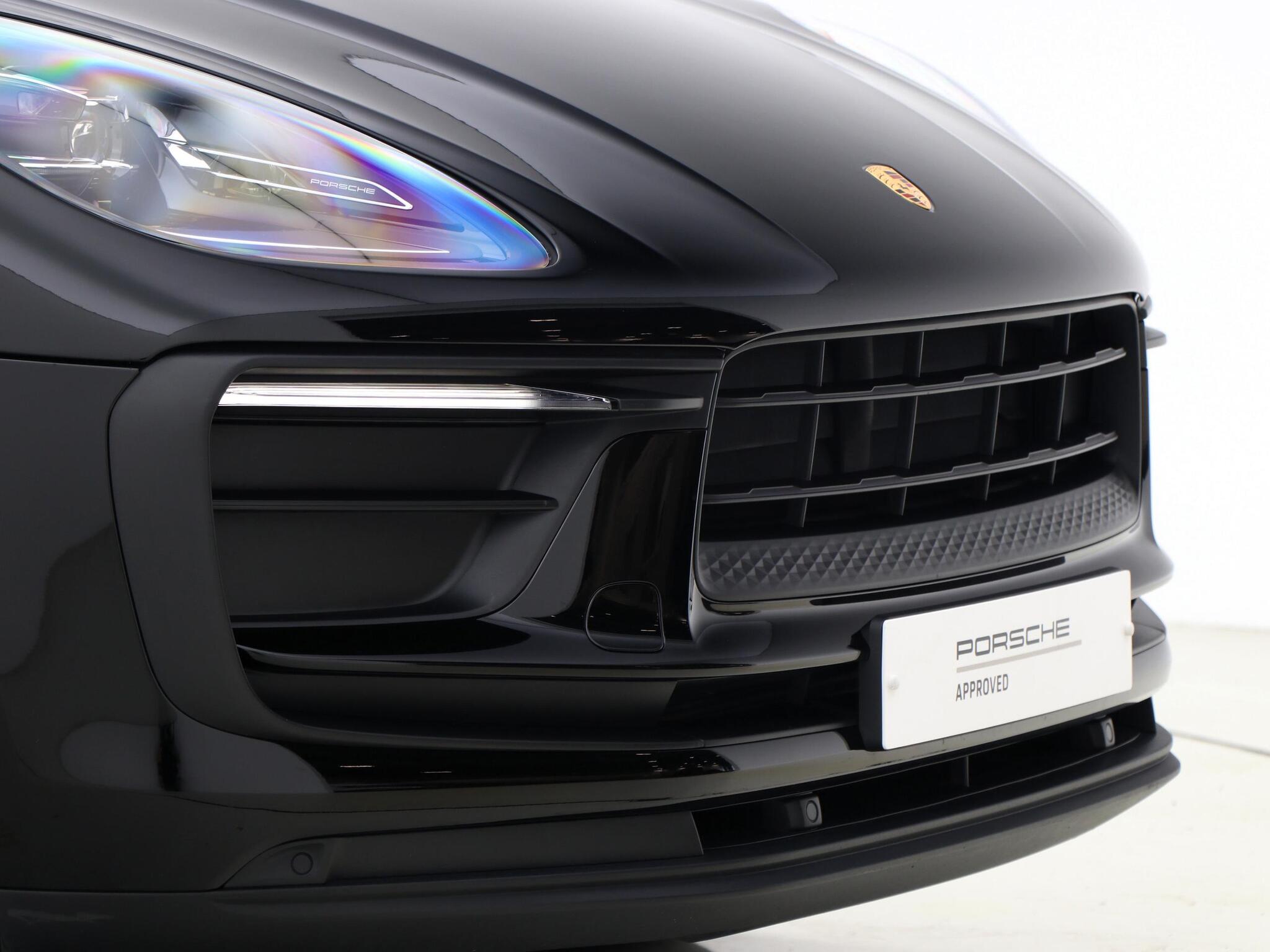 Porsche Macan view 11