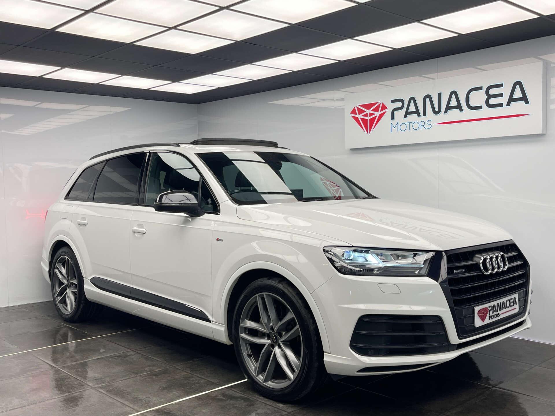 Audi Q7 view 5