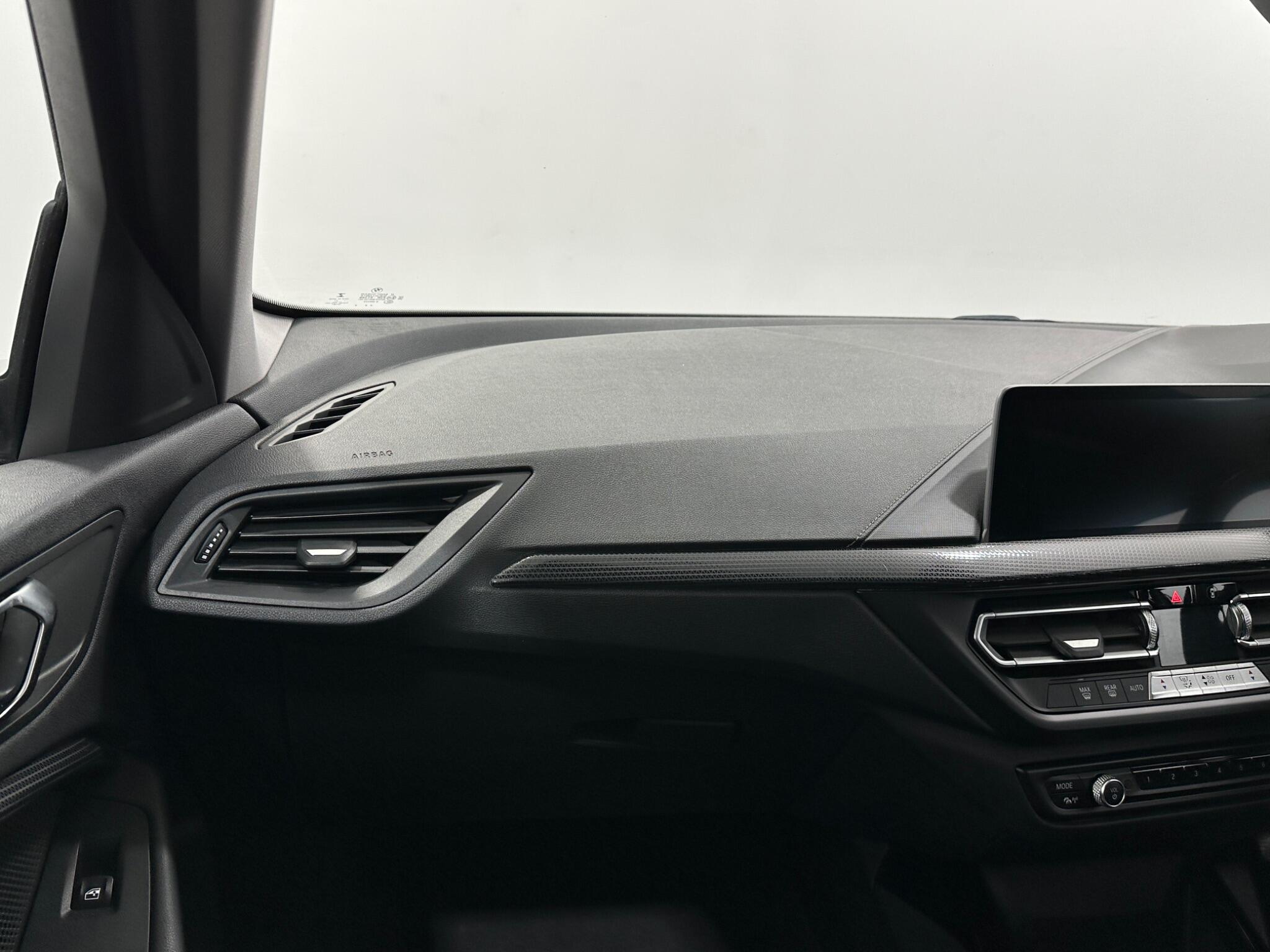 BMW 1 Series view 30