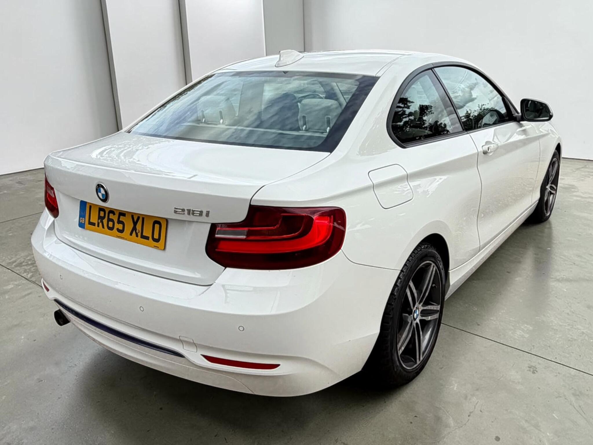 BMW 2 Series view 8