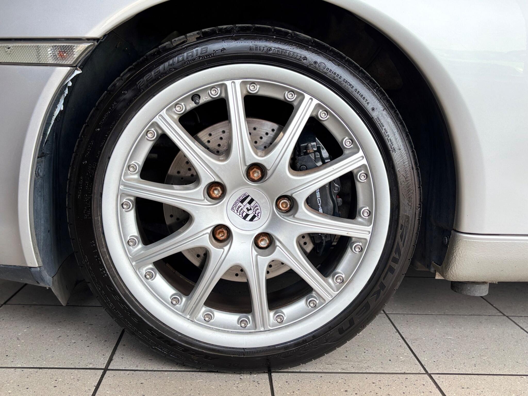 Porsche 911 view 28