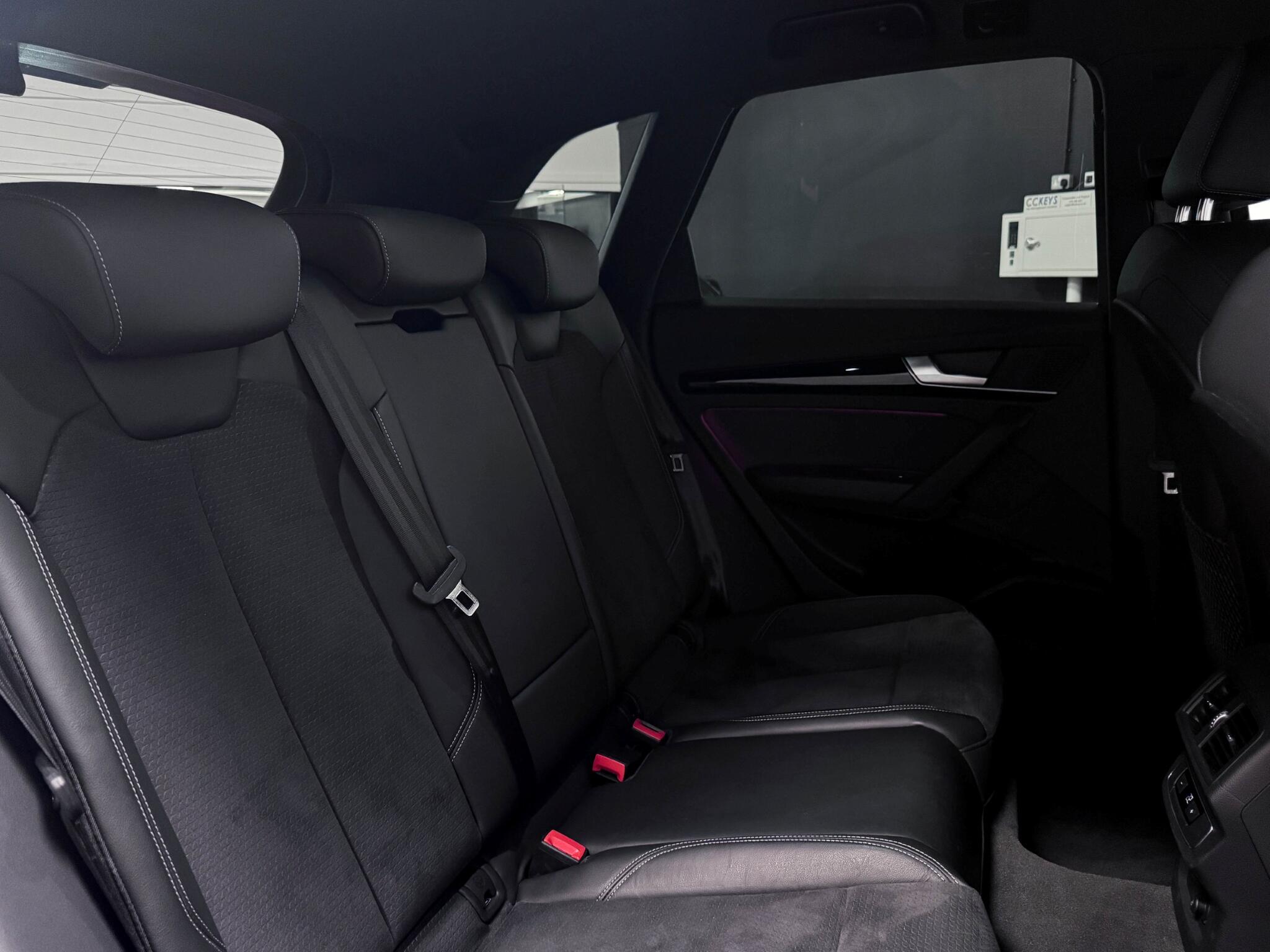 Audi Q5 view 12