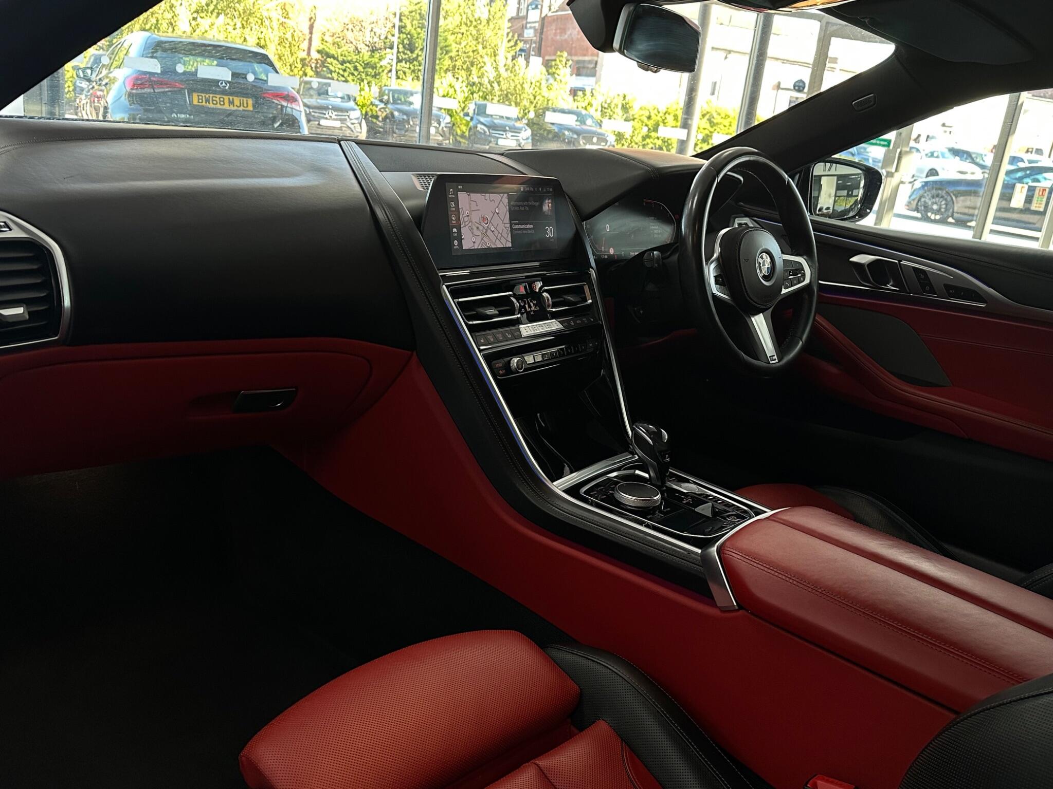 BMW 8 Series view 35