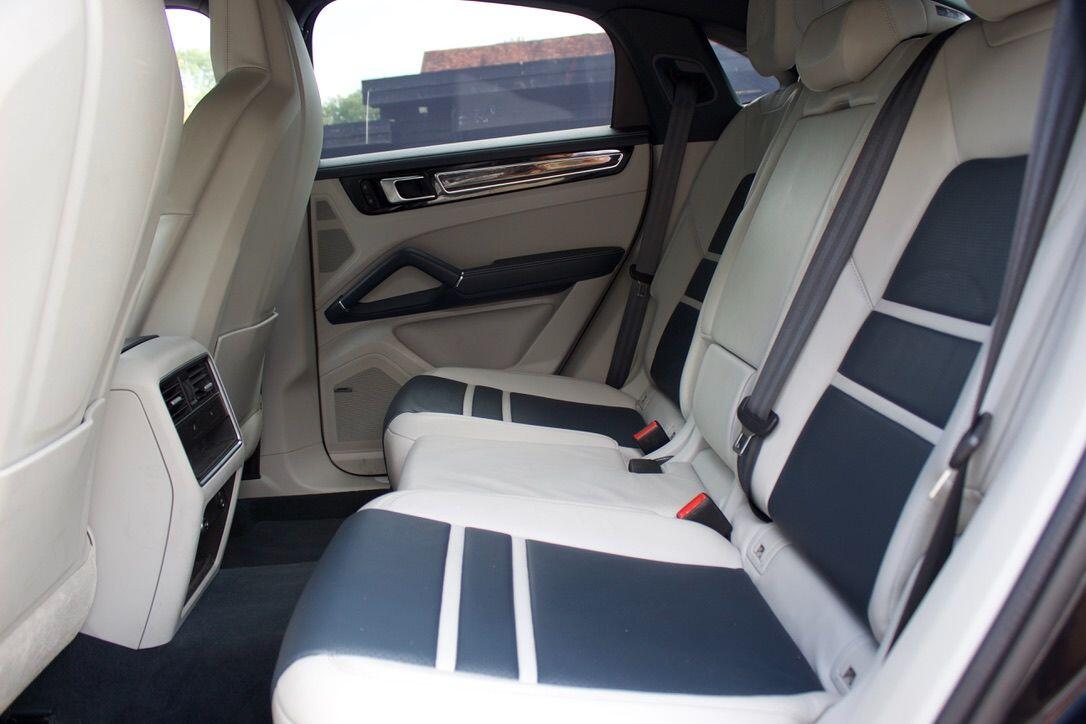 Porsche Cayenne view 27