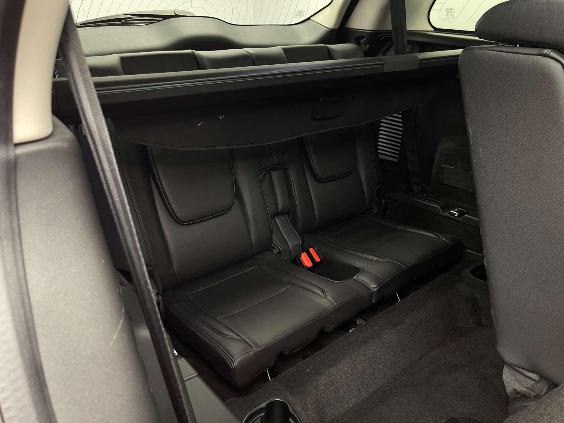 Land Rover Discovery Sport view 26