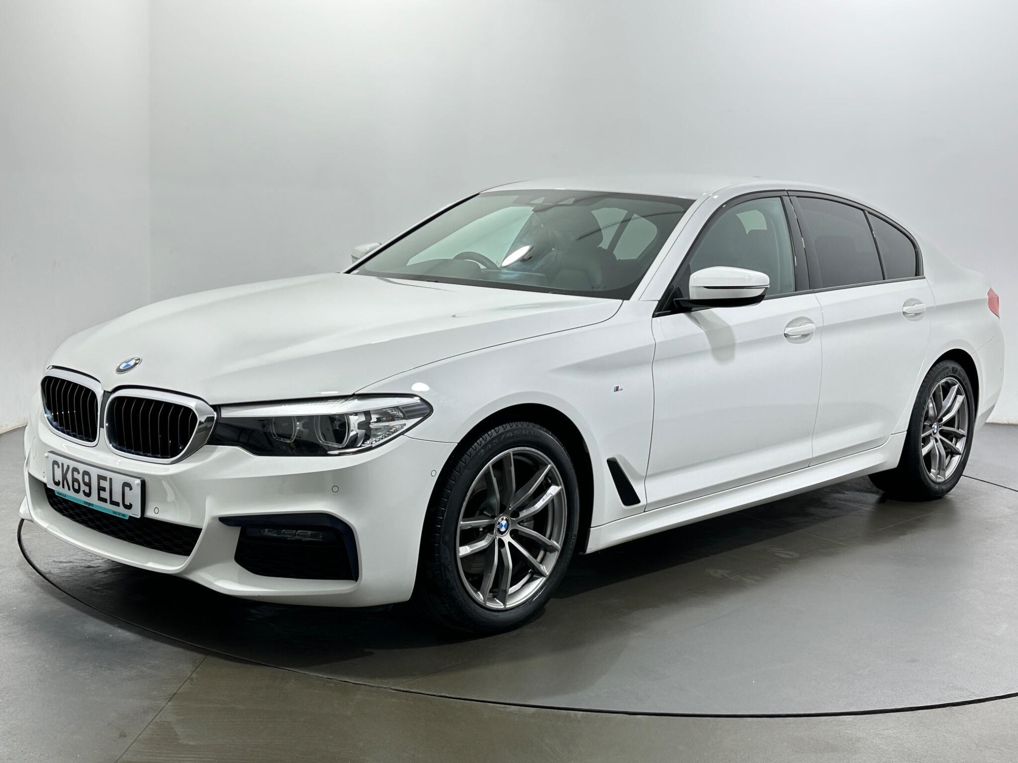 BMW 5 Series view 4
