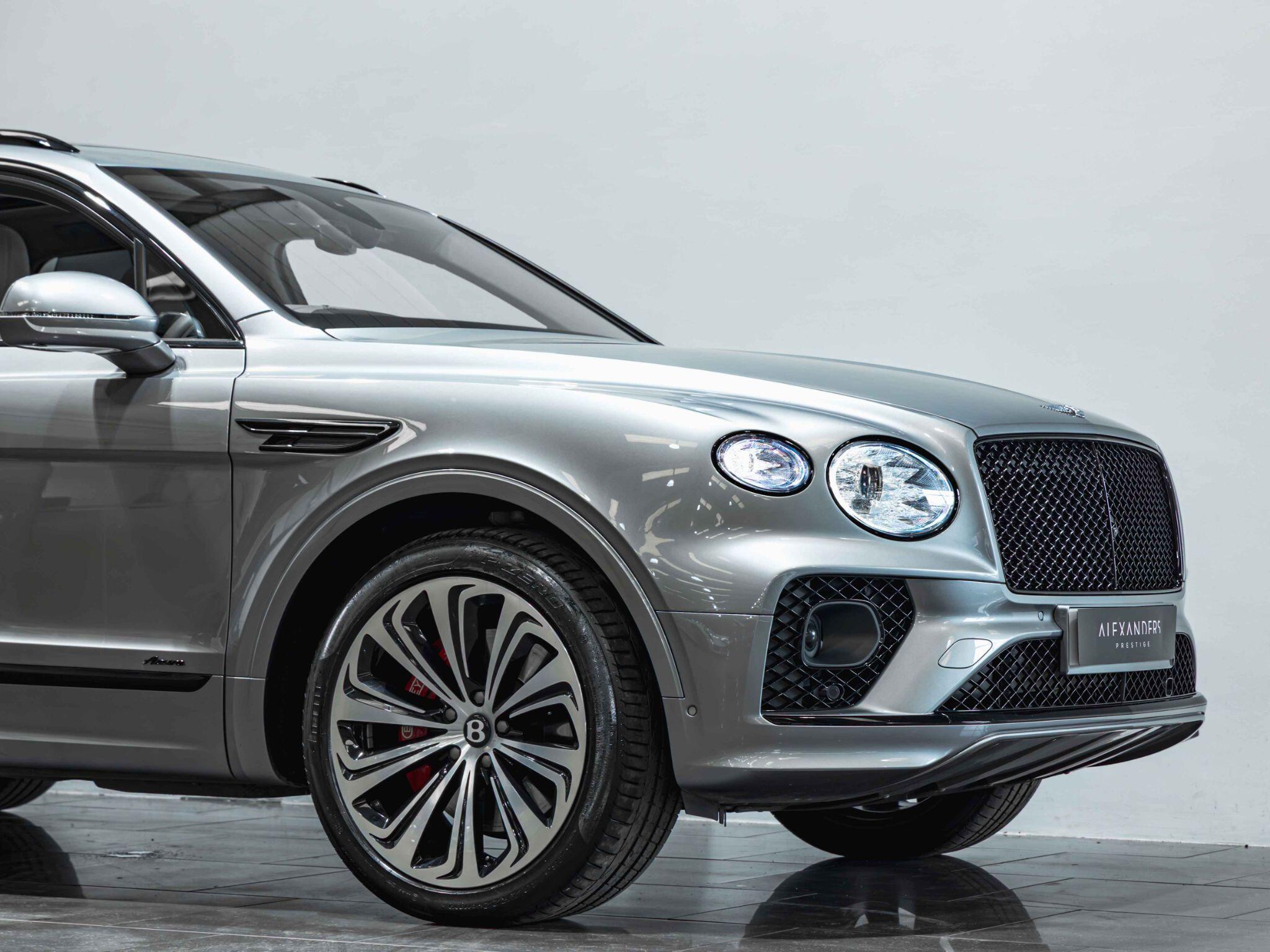 Bentley Bentayga view 12