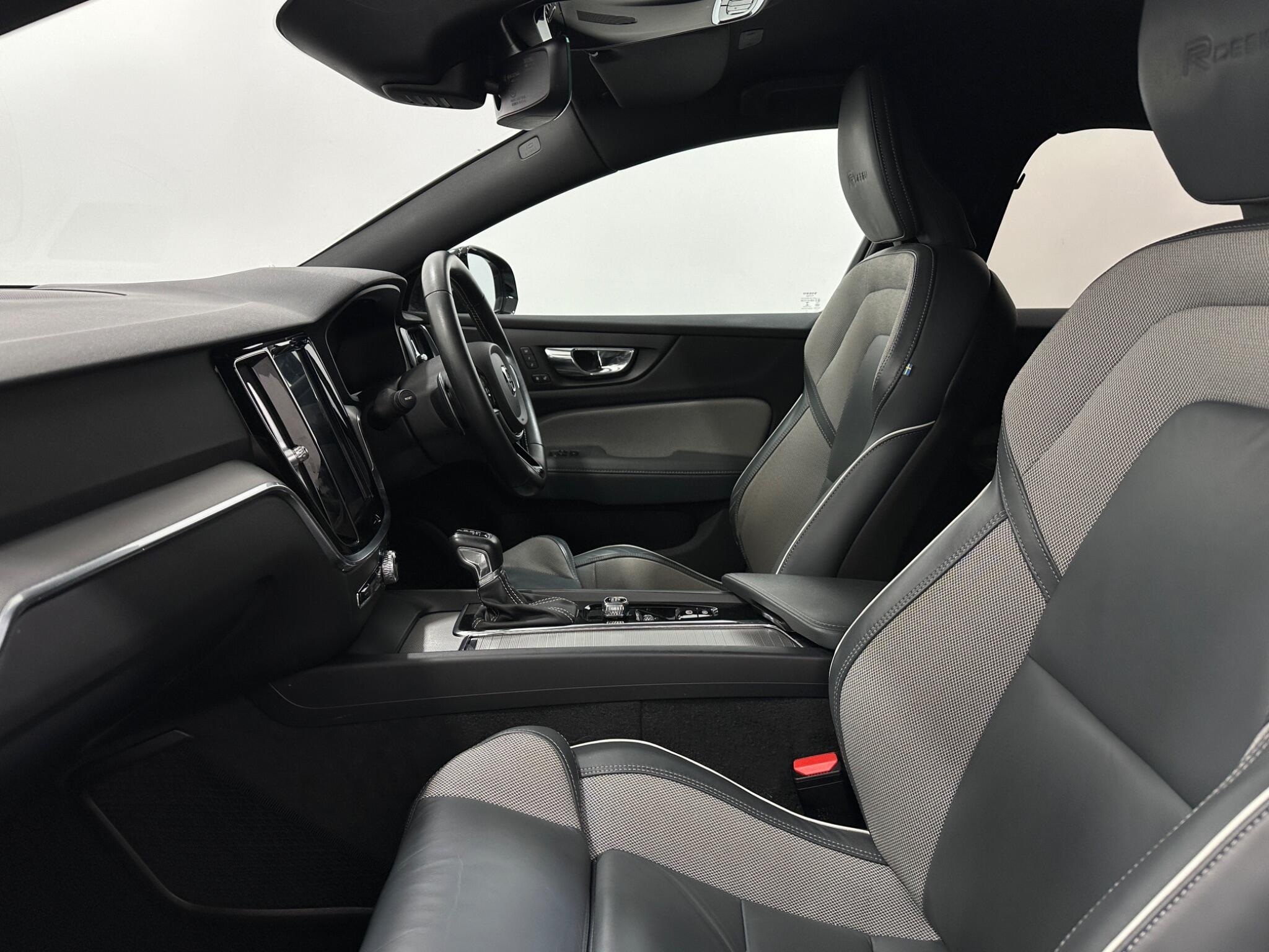 Volvo S60 view 34