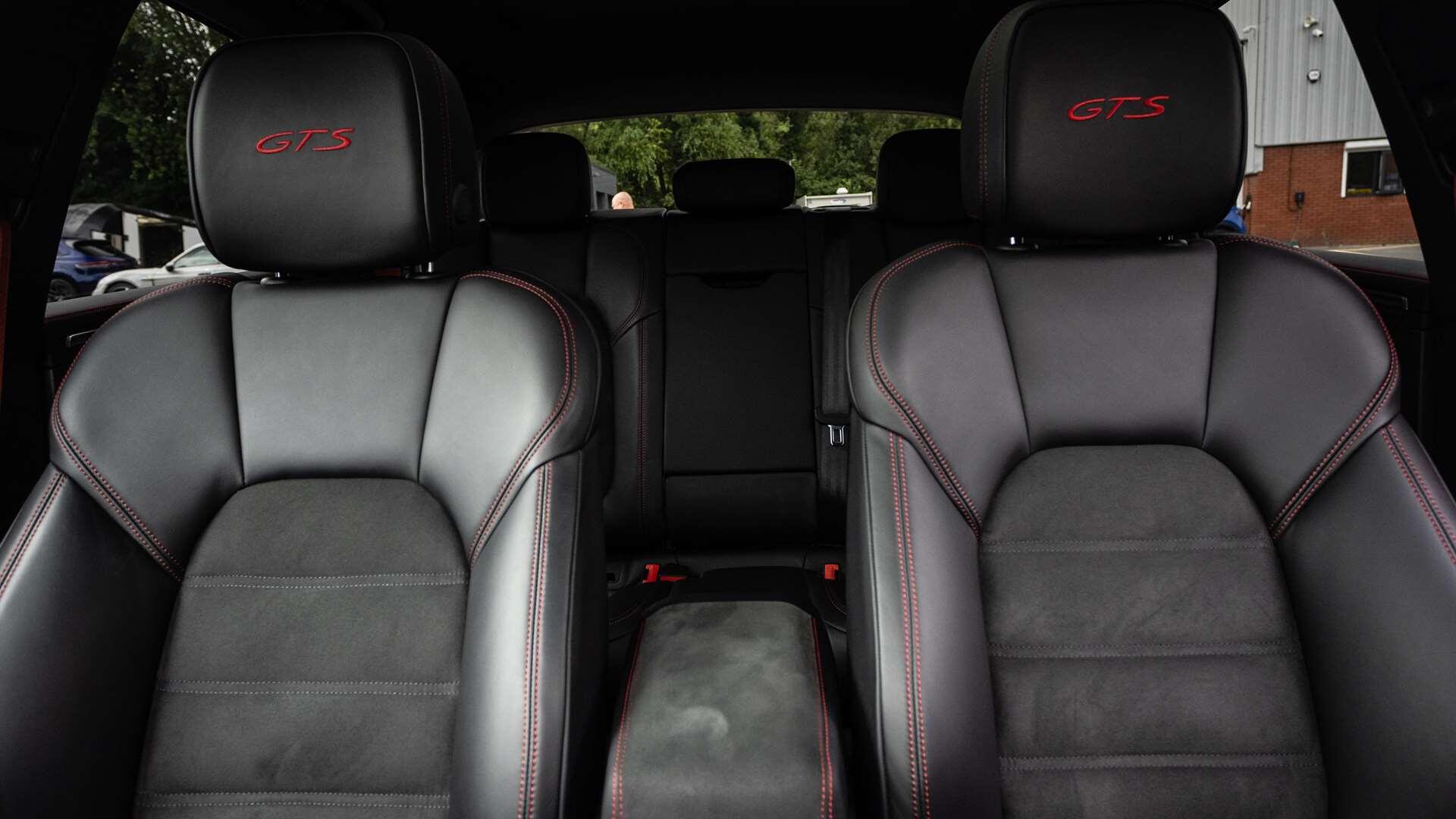 Porsche Macan view 14