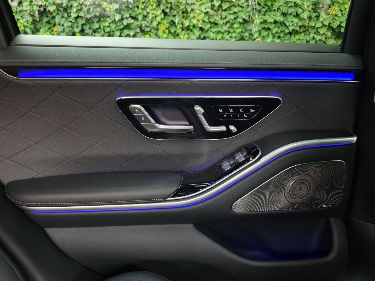 Mercedes-Benz S-Class view 31