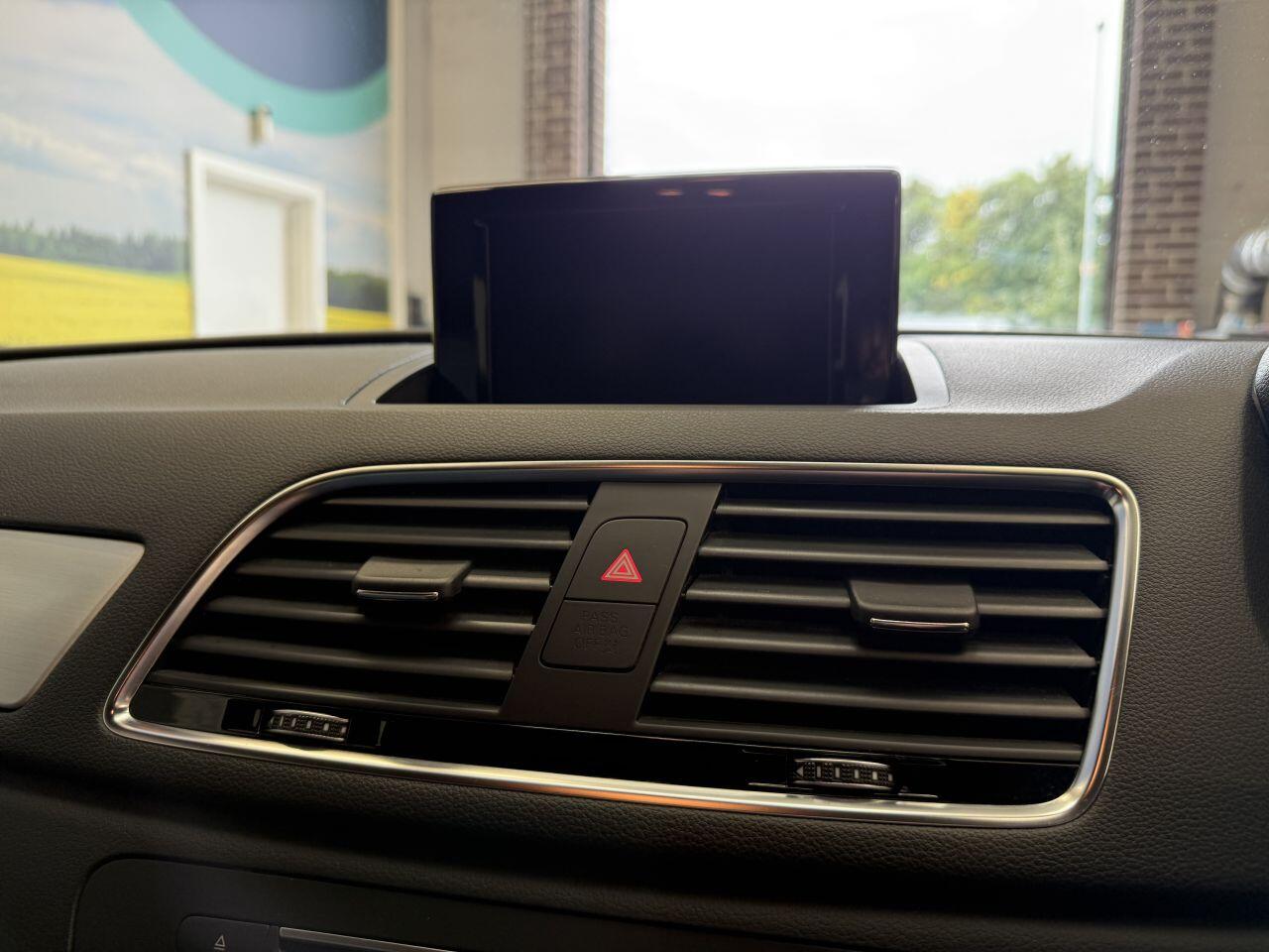Audi Q3 view 22